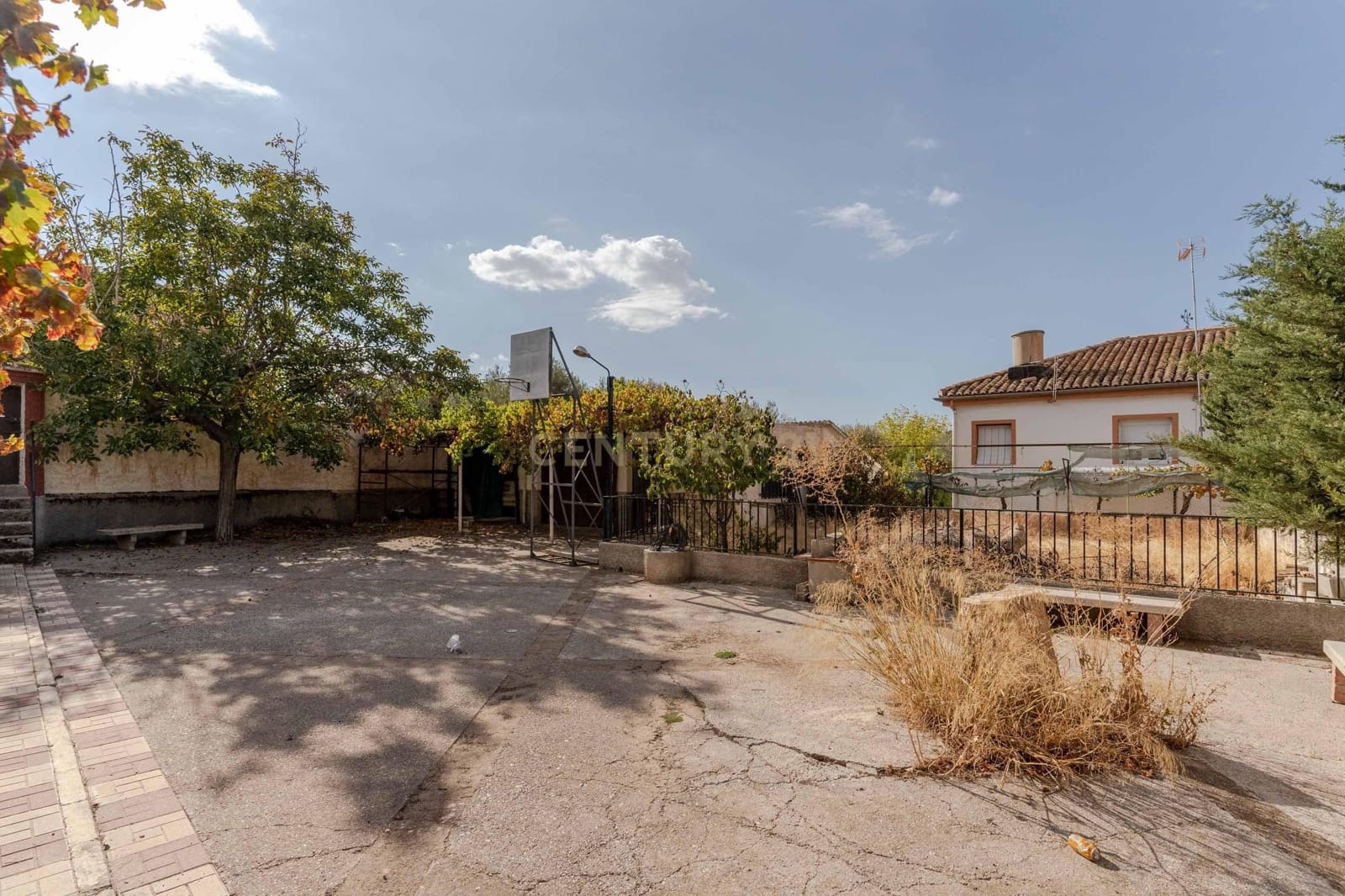 Villa til salg i La Zubia - € 425.000 (Ref: 9289688)