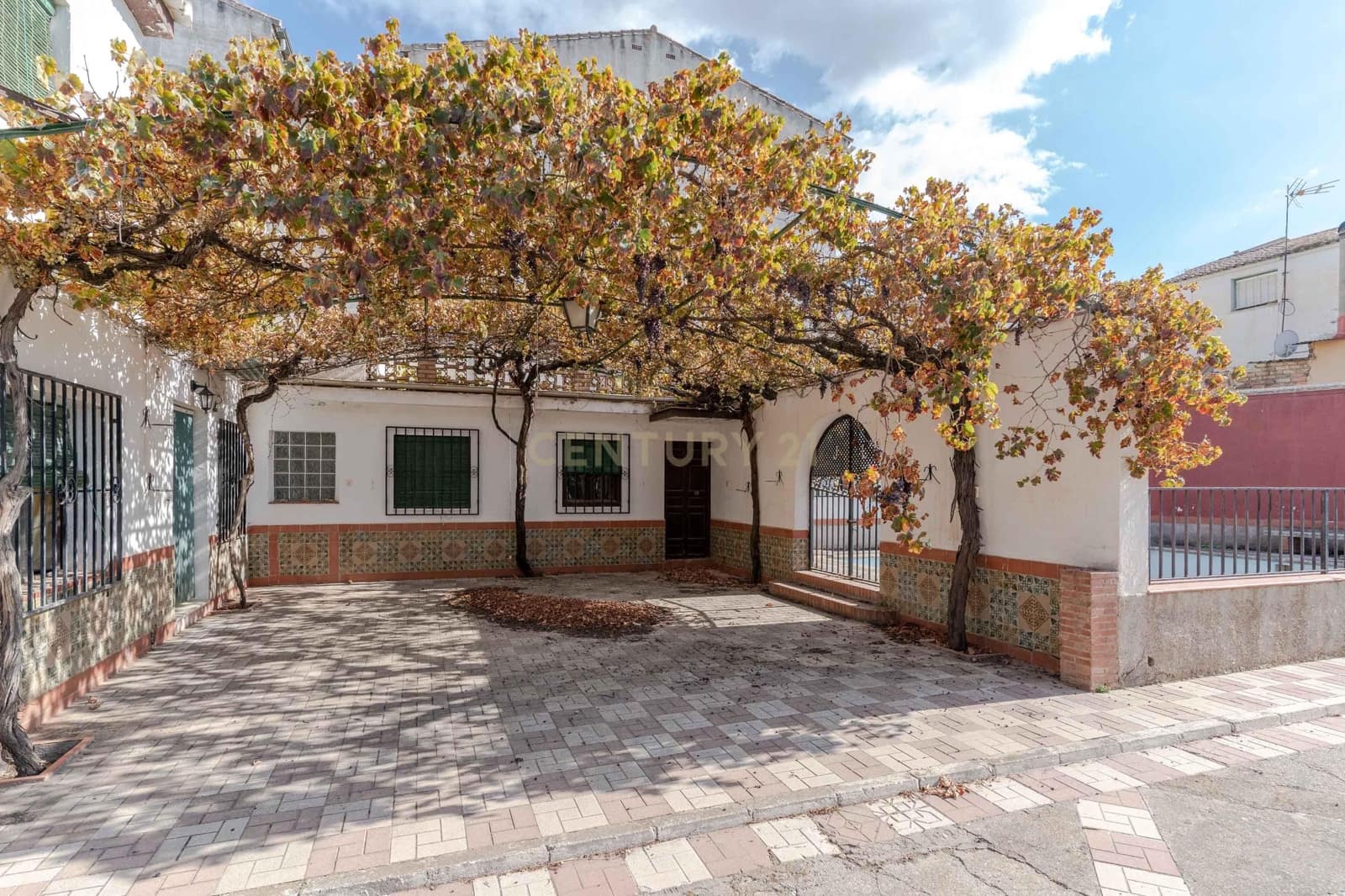 Villa til salg i La Zubia - € 425.000 (Ref: 9289688)