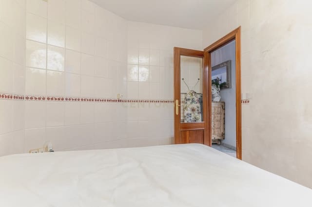 2 soveværelse Lejlighed til salg i Centro - Sagrario, Granada by - € 299.900 (Ref: 9289689)