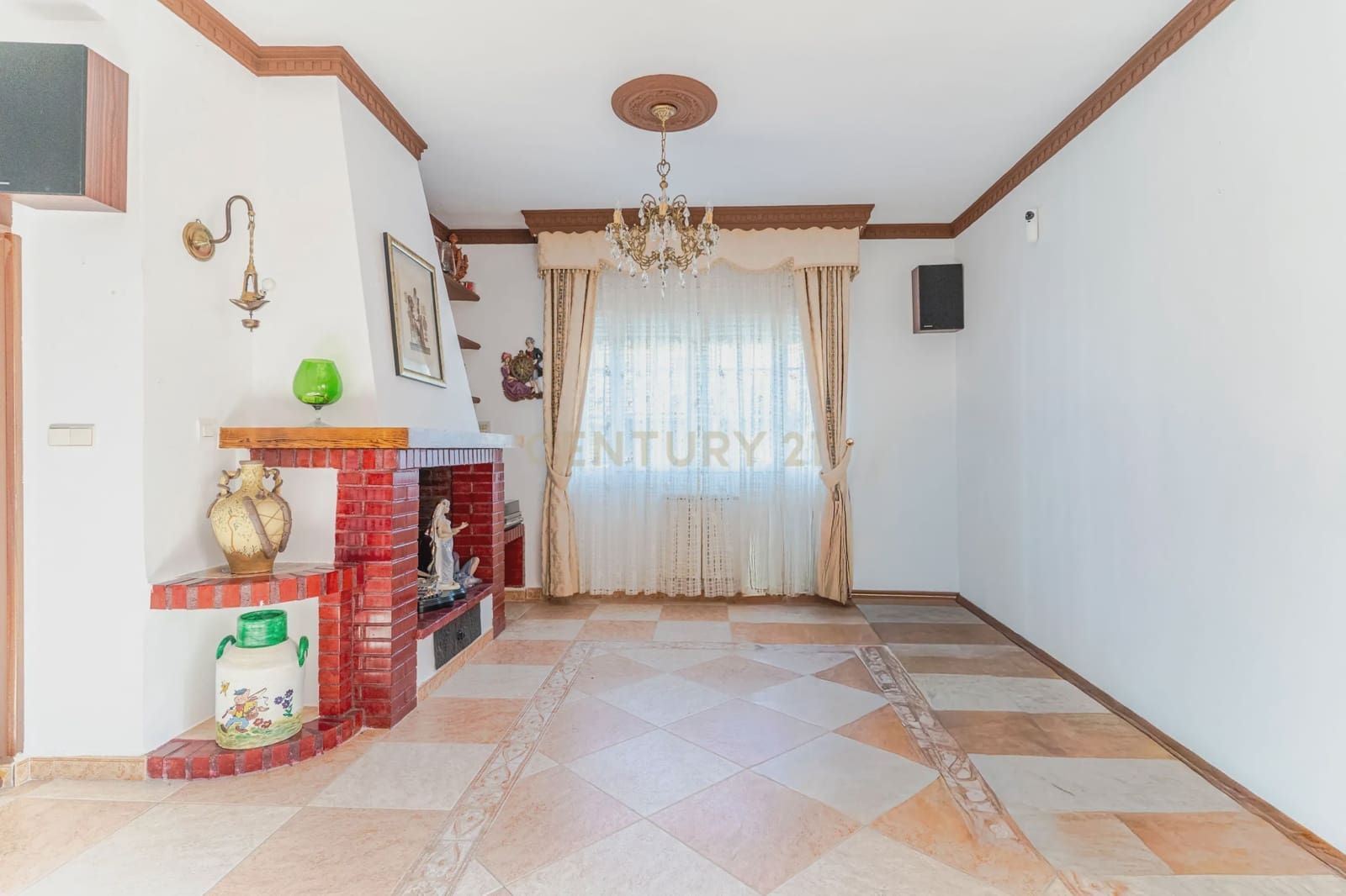 5 bedroom Villa for sale in Huetor Vega with garage - € 275,000 (Ref: 9289710)