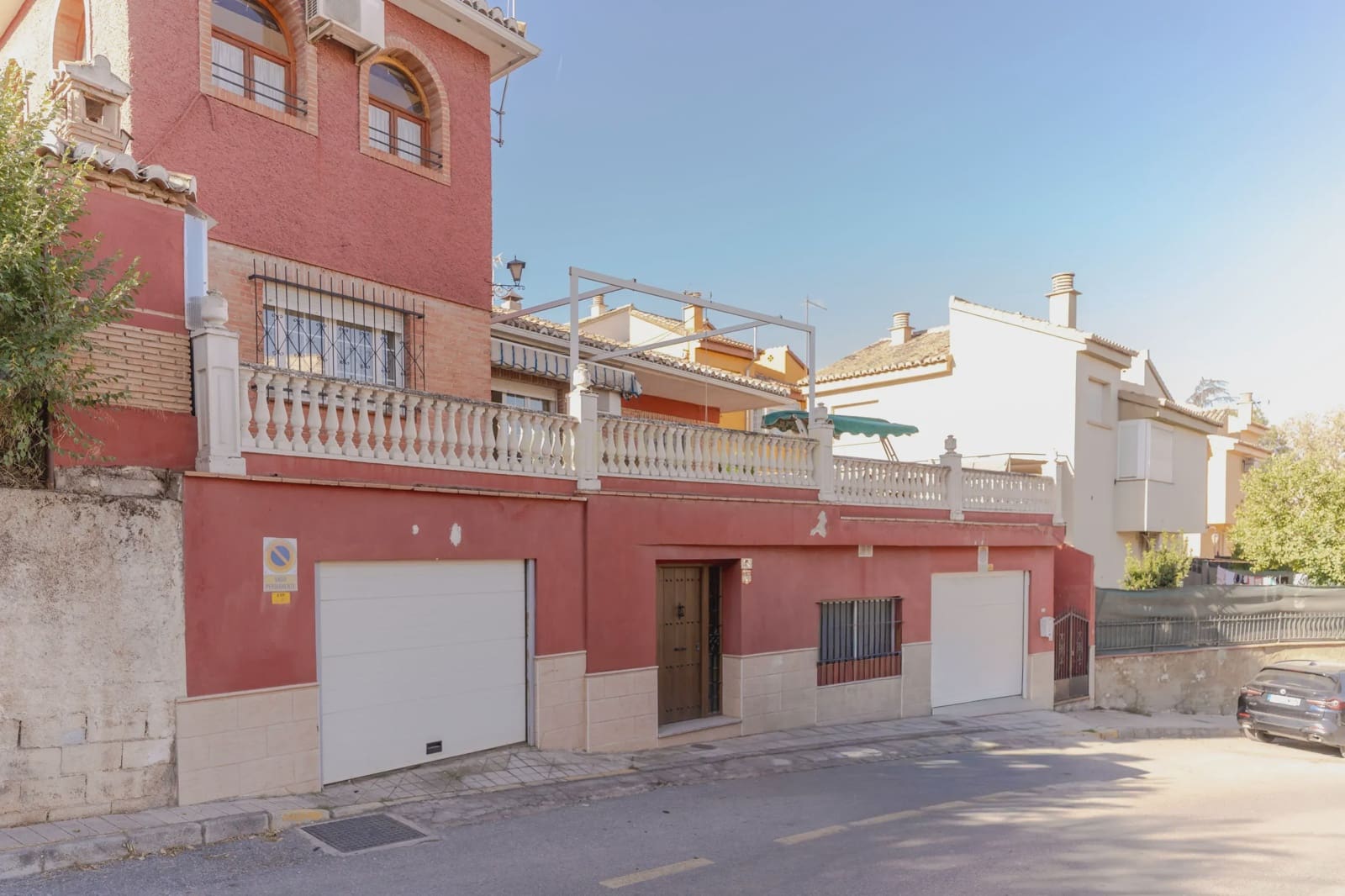 5 bedroom Villa for sale in Huetor Vega with garage - € 275,000 (Ref: 9289710)