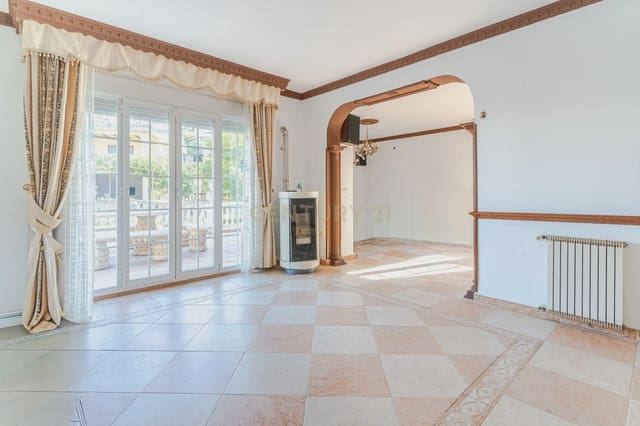 5 soveværelse Villa til salg i Huétor Vega med garage - € 275.000 (Ref: 9289710)