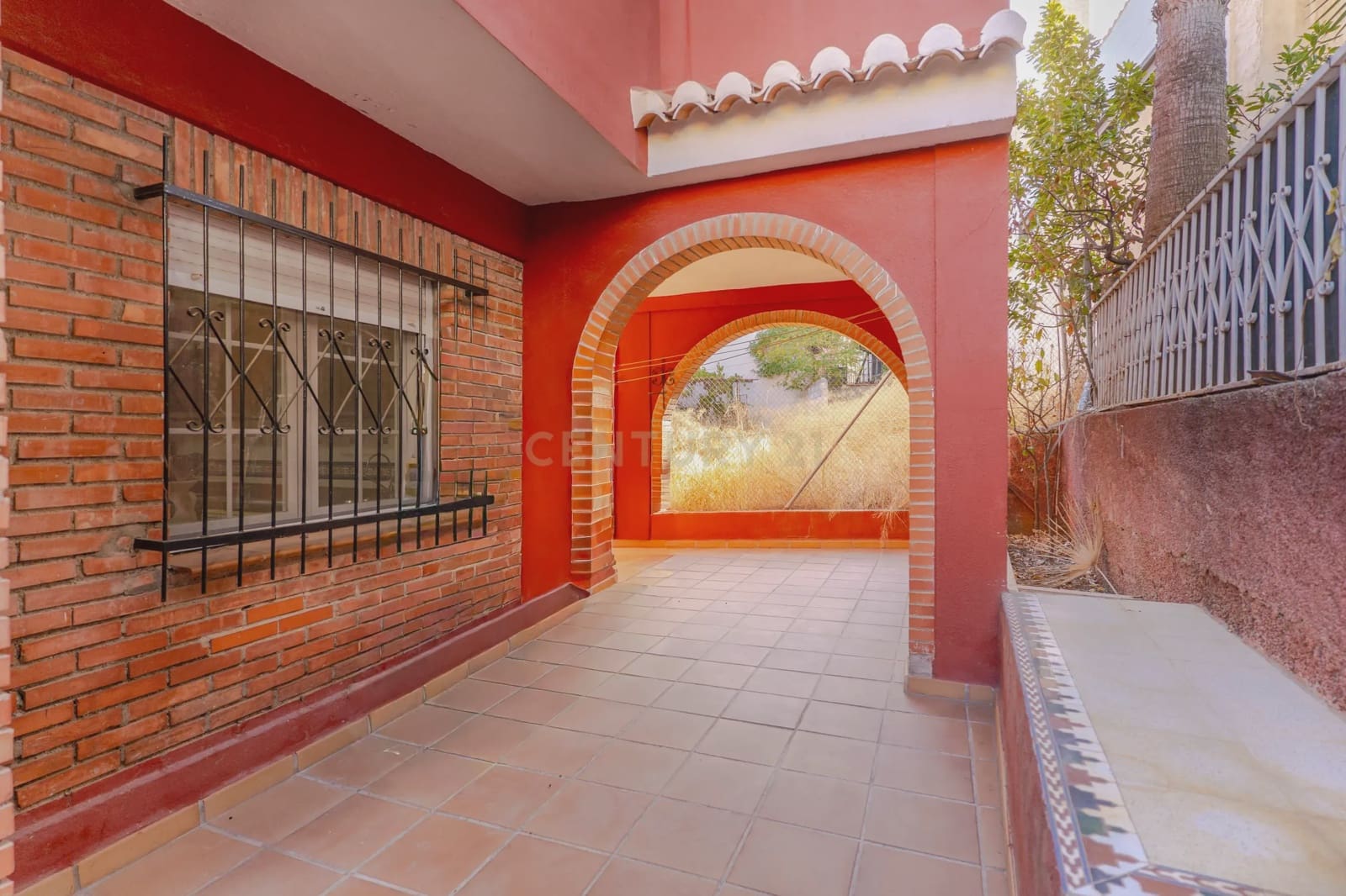 5 bedroom Villa for sale in Huetor Vega with garage - € 275,000 (Ref: 9289710)