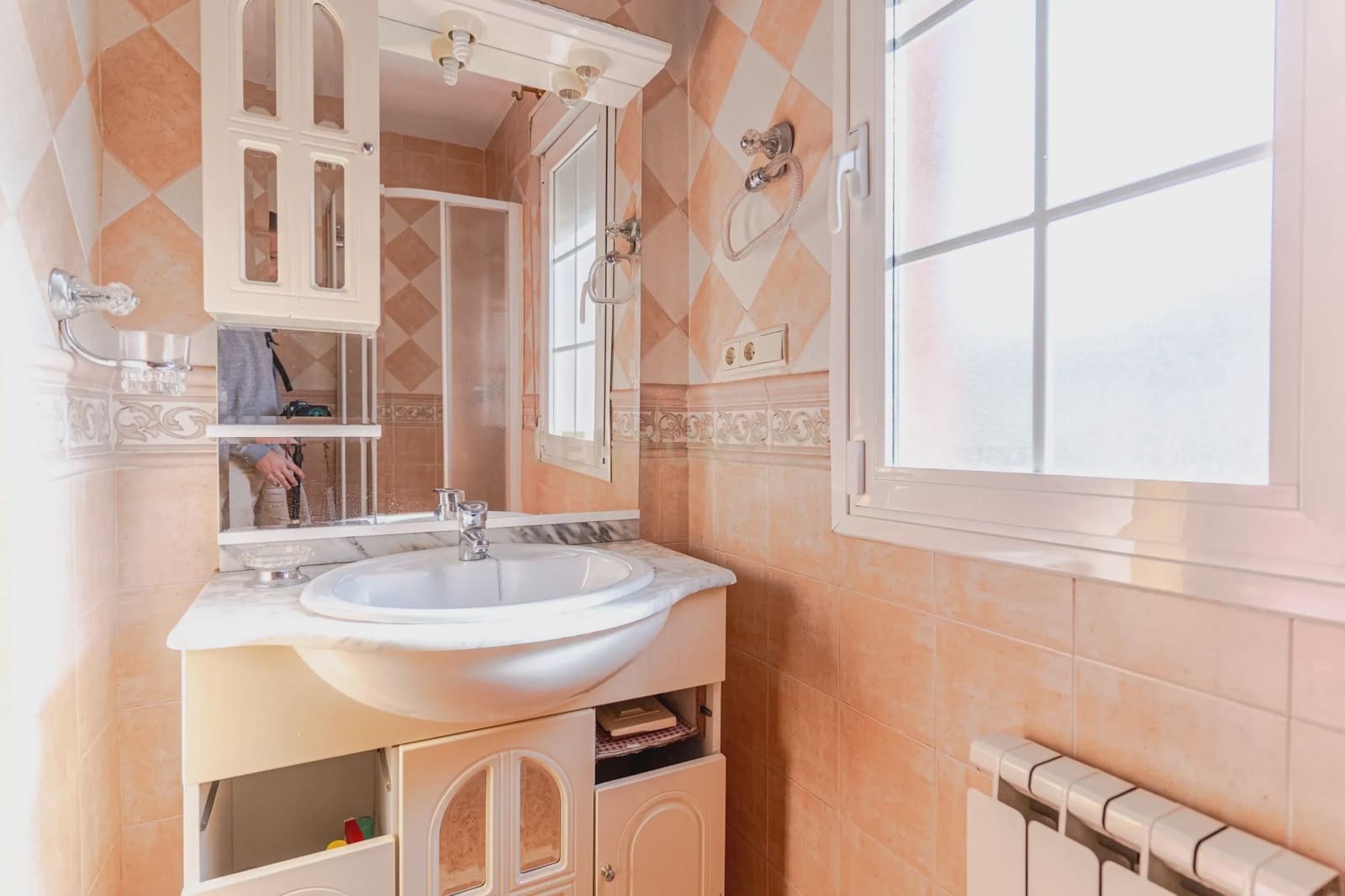 5 bedroom Villa for sale in Huetor Vega with garage - € 275,000 (Ref: 9289710)