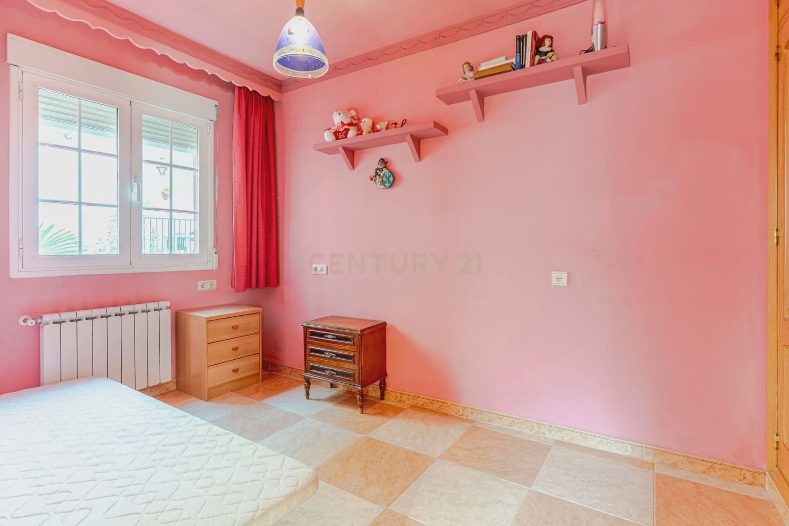 5 bedroom Villa for sale in Huetor Vega with garage - € 275,000 (Ref: 9289710)