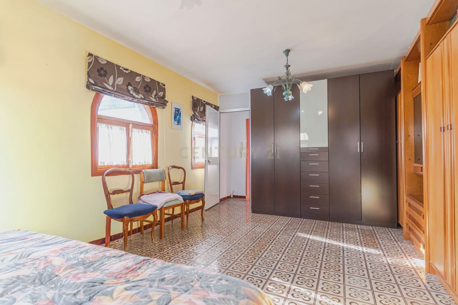 5 bedroom Villa for sale in Huetor Vega with garage - € 275,000 (Ref: 9289710)