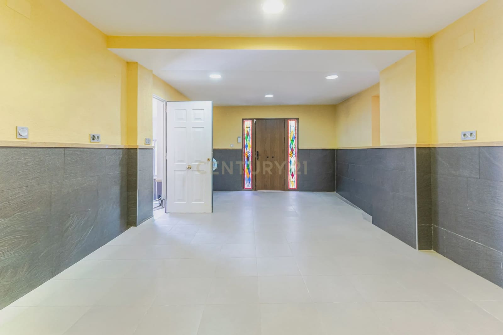 5 bedroom Villa for sale in Huetor Vega with garage - € 275,000 (Ref: 9289710)