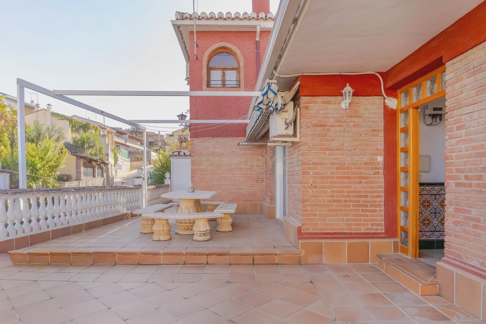 5 bedroom Villa for sale in Huetor Vega with garage - € 275,000 (Ref: 9289710)