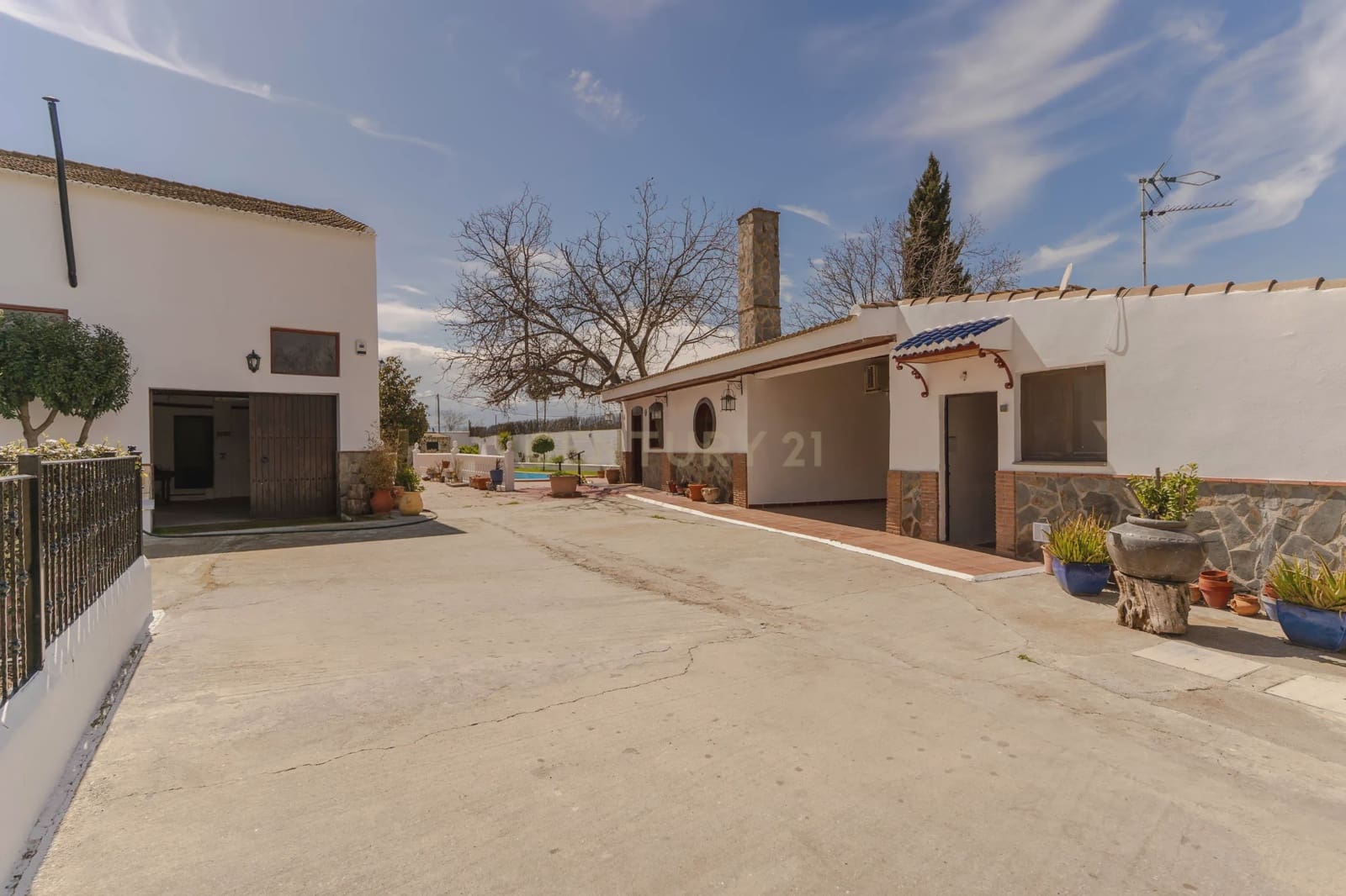 6 soveværelse Finca/Landehus til salg i Granada by med swimmingpool garage - € 830.000 (Ref: 9289712)