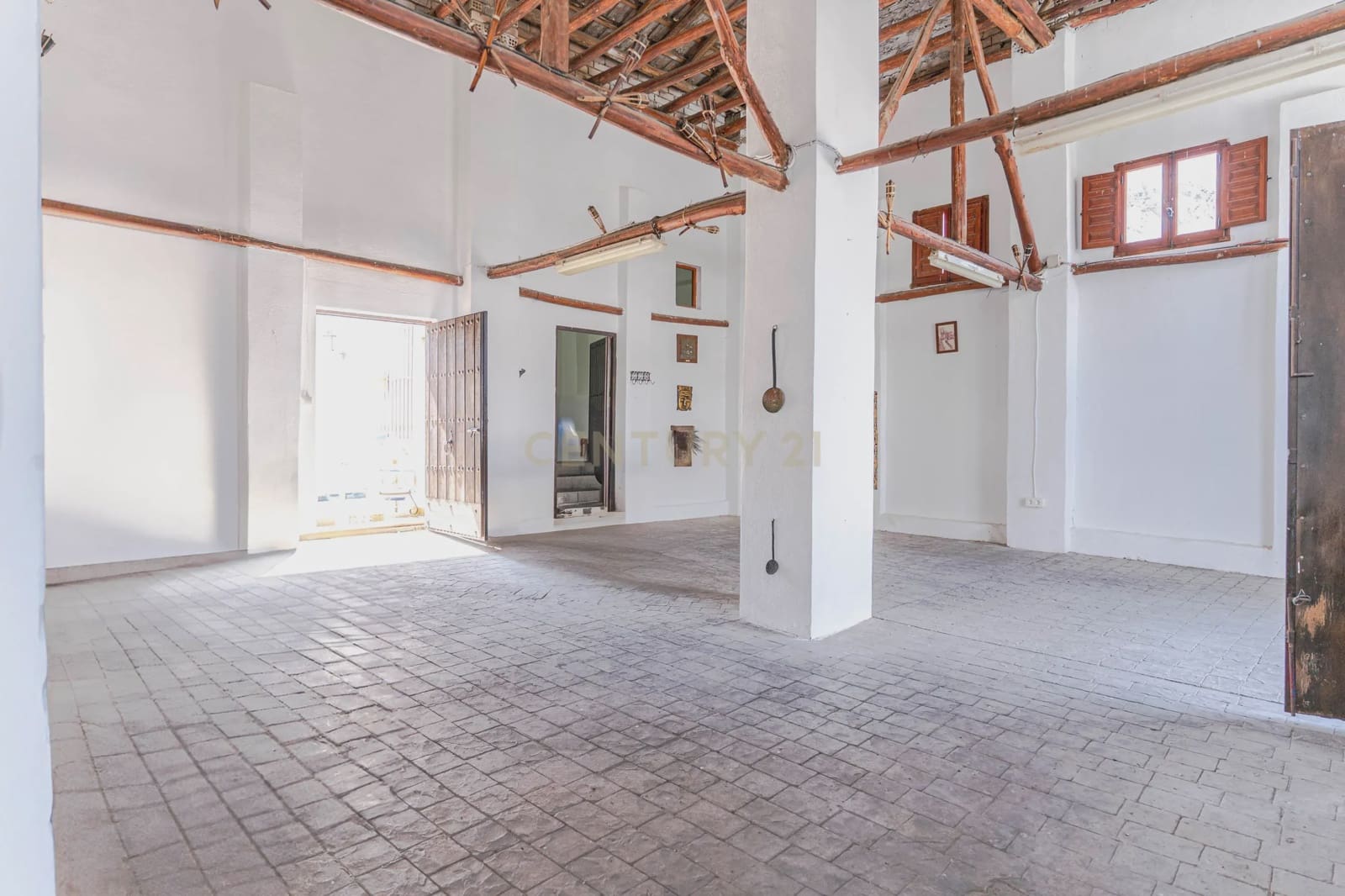 6 soveværelse Finca/Landehus til salg i Granada by med swimmingpool garage - € 830.000 (Ref: 9289712)