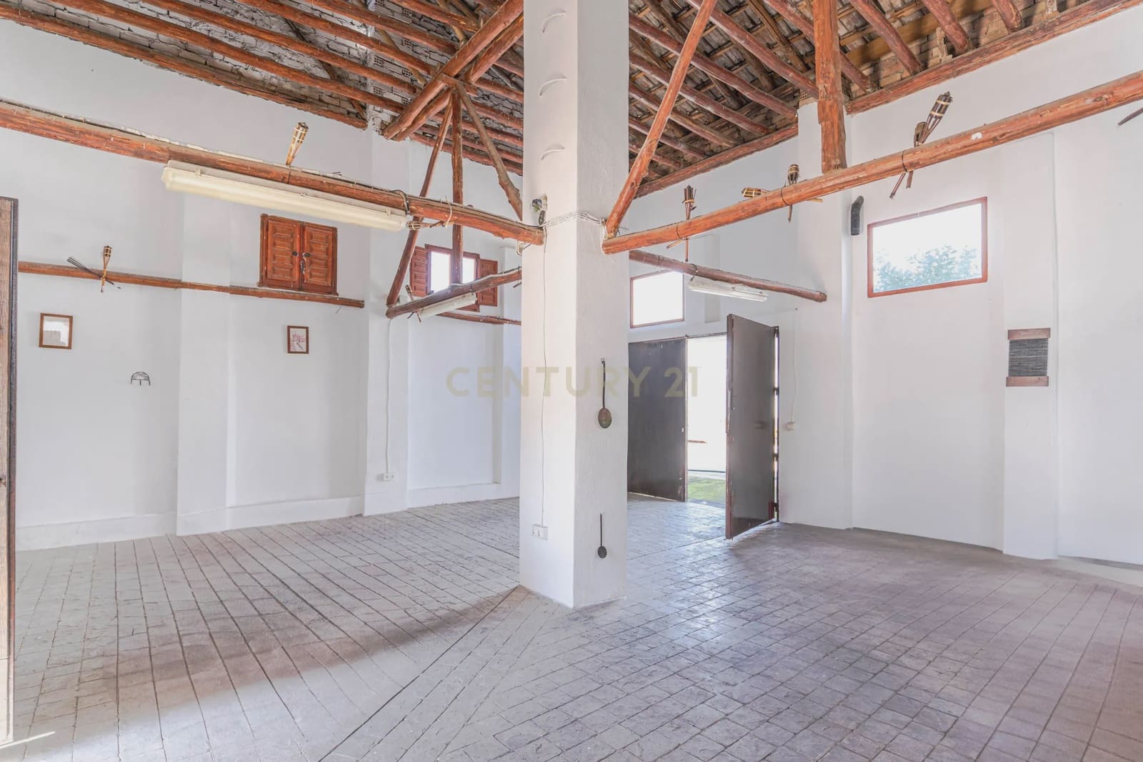 6 soveværelse Finca/Landehus til salg i Granada by med swimmingpool garage - € 830.000 (Ref: 9289712)