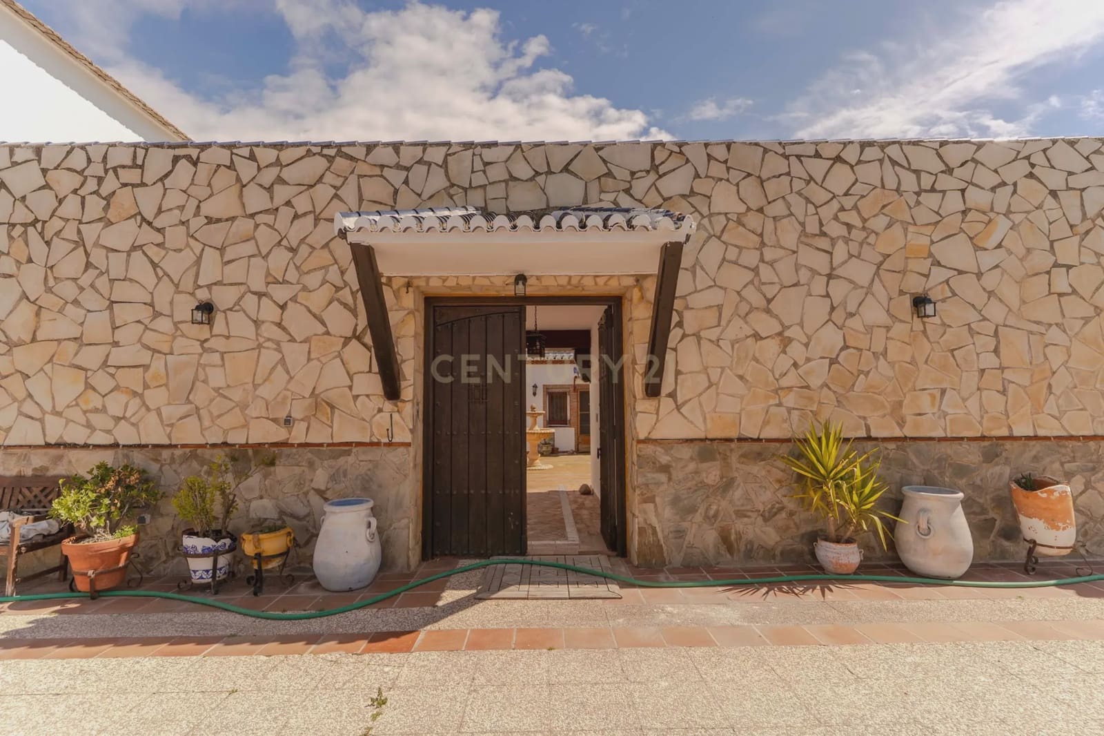 6 soveværelse Finca/Landehus til salg i Granada by med swimmingpool garage - € 830.000 (Ref: 9289712)