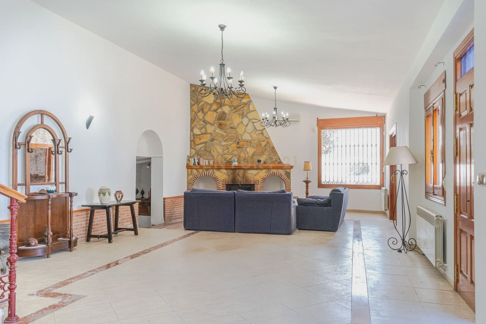 6 soveværelse Finca/Landehus til salg i Granada by med swimmingpool garage - € 830.000 (Ref: 9289712)