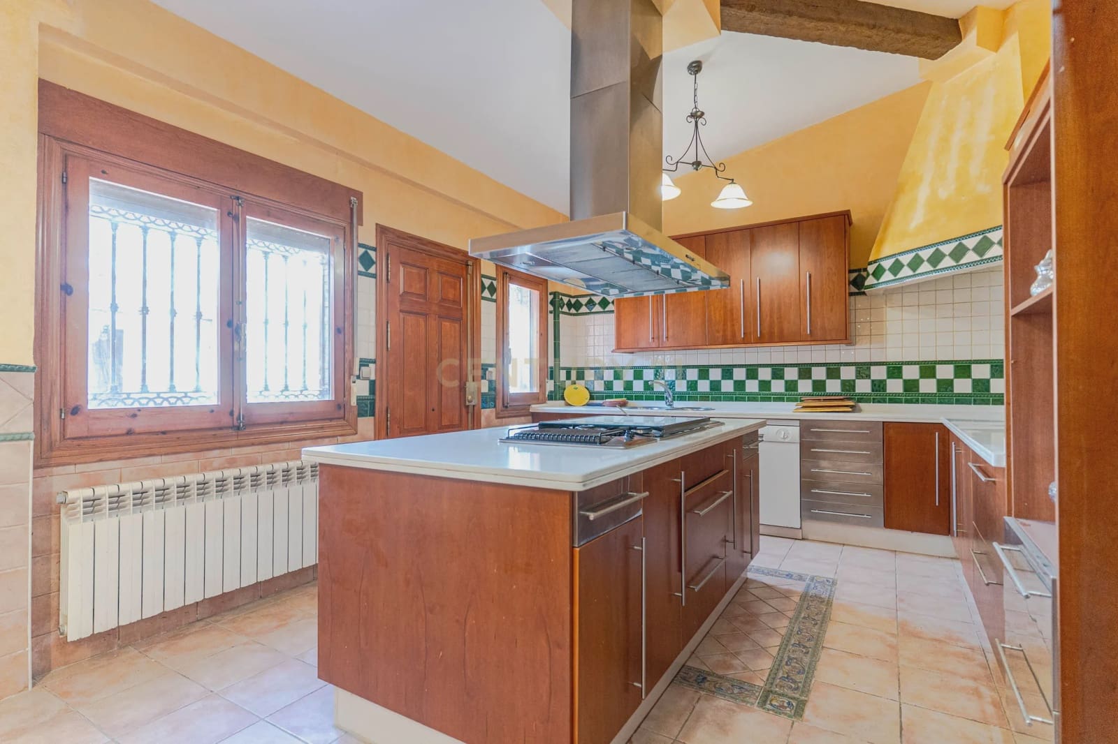 6 soveværelse Finca/Landehus til salg i Granada by med swimmingpool garage - € 830.000 (Ref: 9289712)