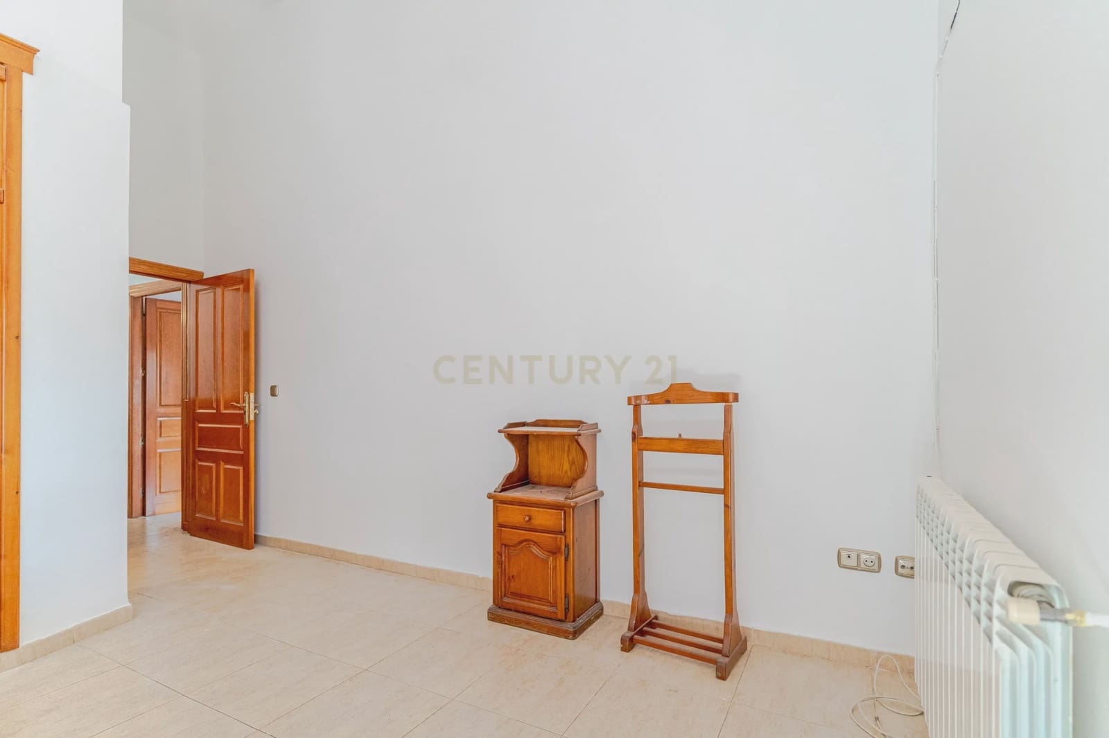 6 soveværelse Finca/Landehus til salg i Granada by med swimmingpool garage - € 830.000 (Ref: 9289712)