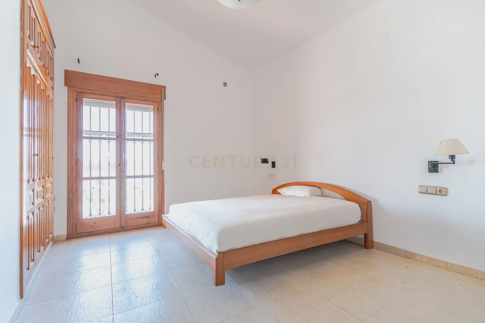 6 soveværelse Finca/Landehus til salg i Granada by med swimmingpool garage - € 830.000 (Ref: 9289712)