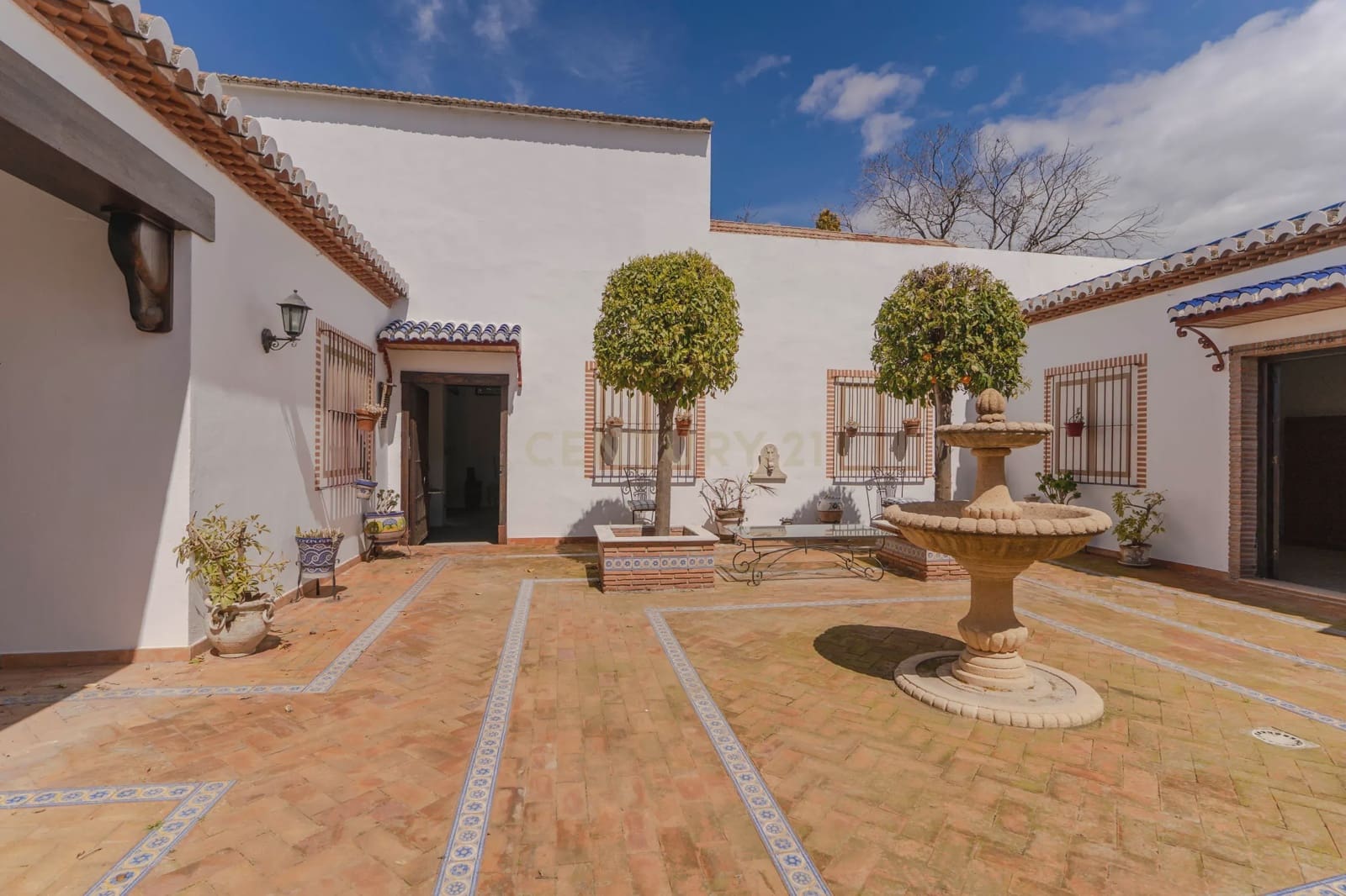 6 soveværelse Finca/Landehus til salg i Granada by med swimmingpool garage - € 830.000 (Ref: 9289712)