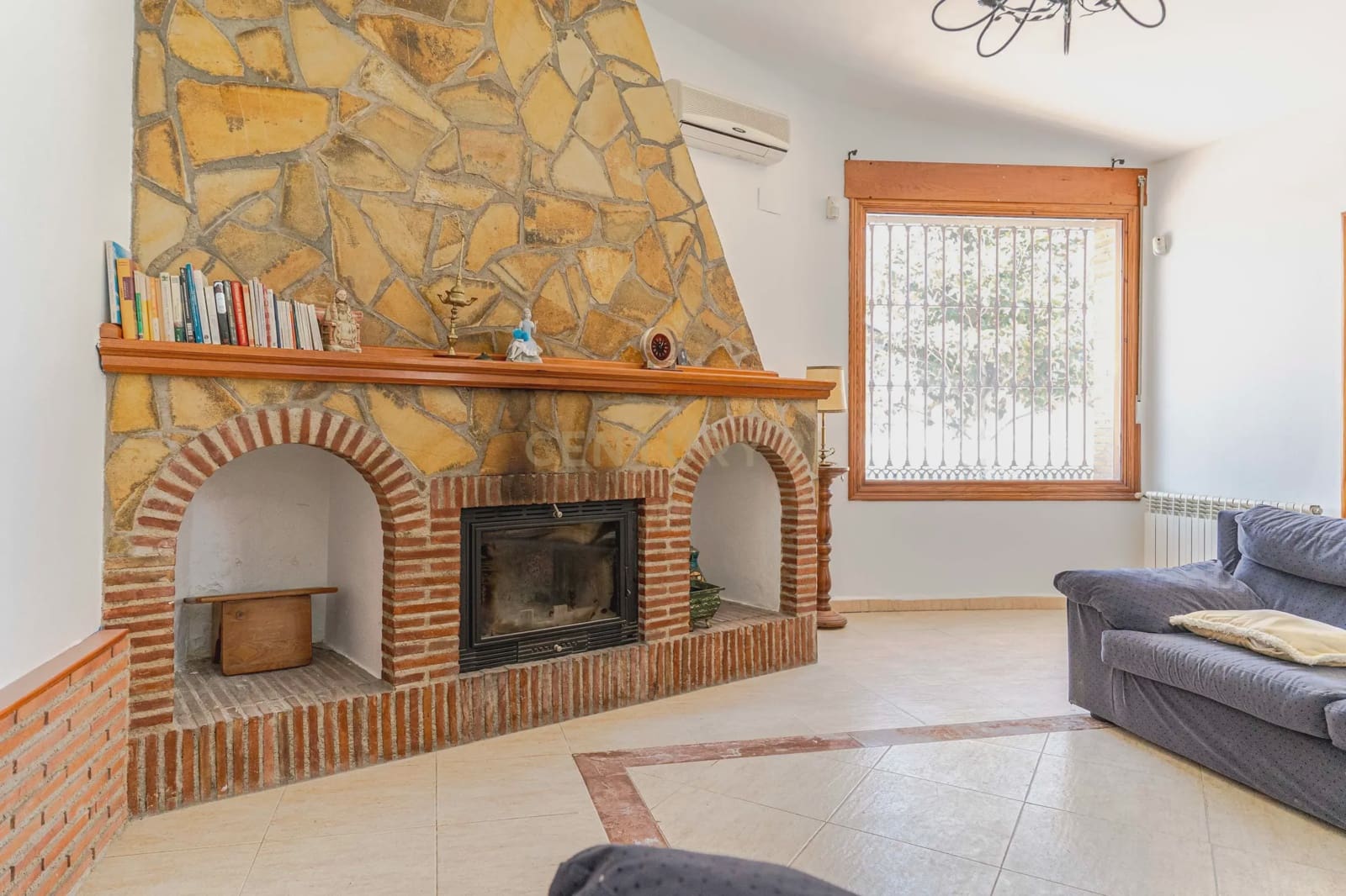 6 soveværelse Finca/Landehus til salg i Granada by med swimmingpool garage - € 830.000 (Ref: 9289712)