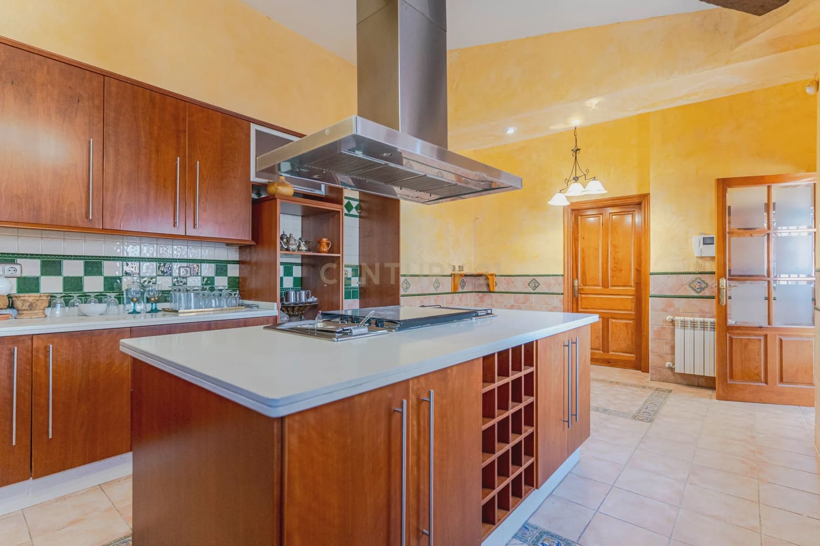 6 soveværelse Finca/Landehus til salg i Granada by med swimmingpool garage - € 830.000 (Ref: 9289712)