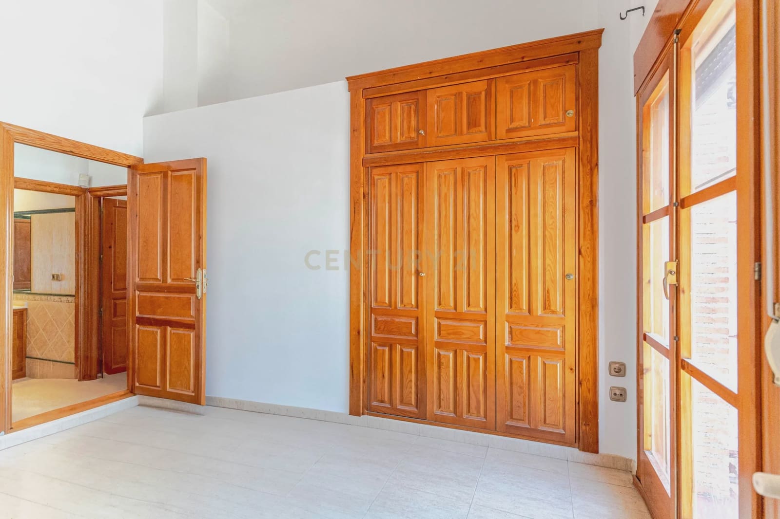 6 soveværelse Finca/Landehus til salg i Granada by med swimmingpool garage - € 830.000 (Ref: 9289712)