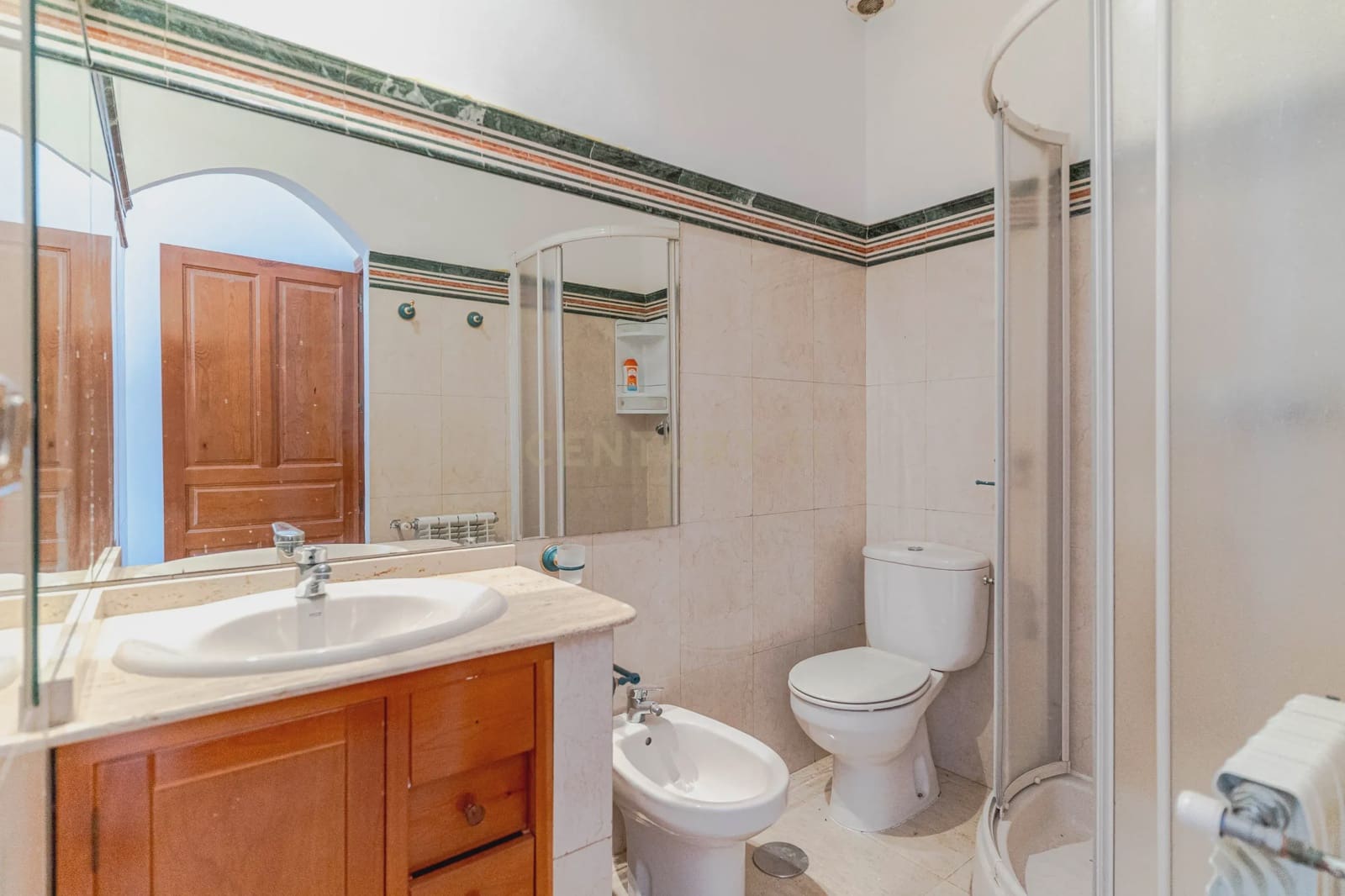 6 soveværelse Finca/Landehus til salg i Granada by med swimmingpool garage - € 830.000 (Ref: 9289712)