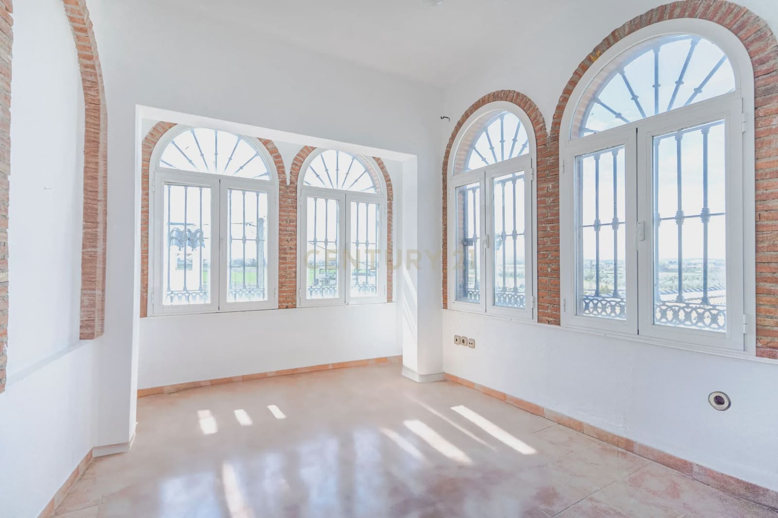 6 soveværelse Finca/Landehus til salg i Granada by med swimmingpool garage - € 830.000 (Ref: 9289712)