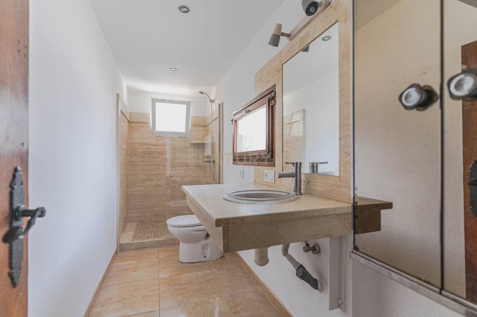 6 soveværelse Finca/Landehus til salg i Granada by med swimmingpool garage - € 830.000 (Ref: 9289712)