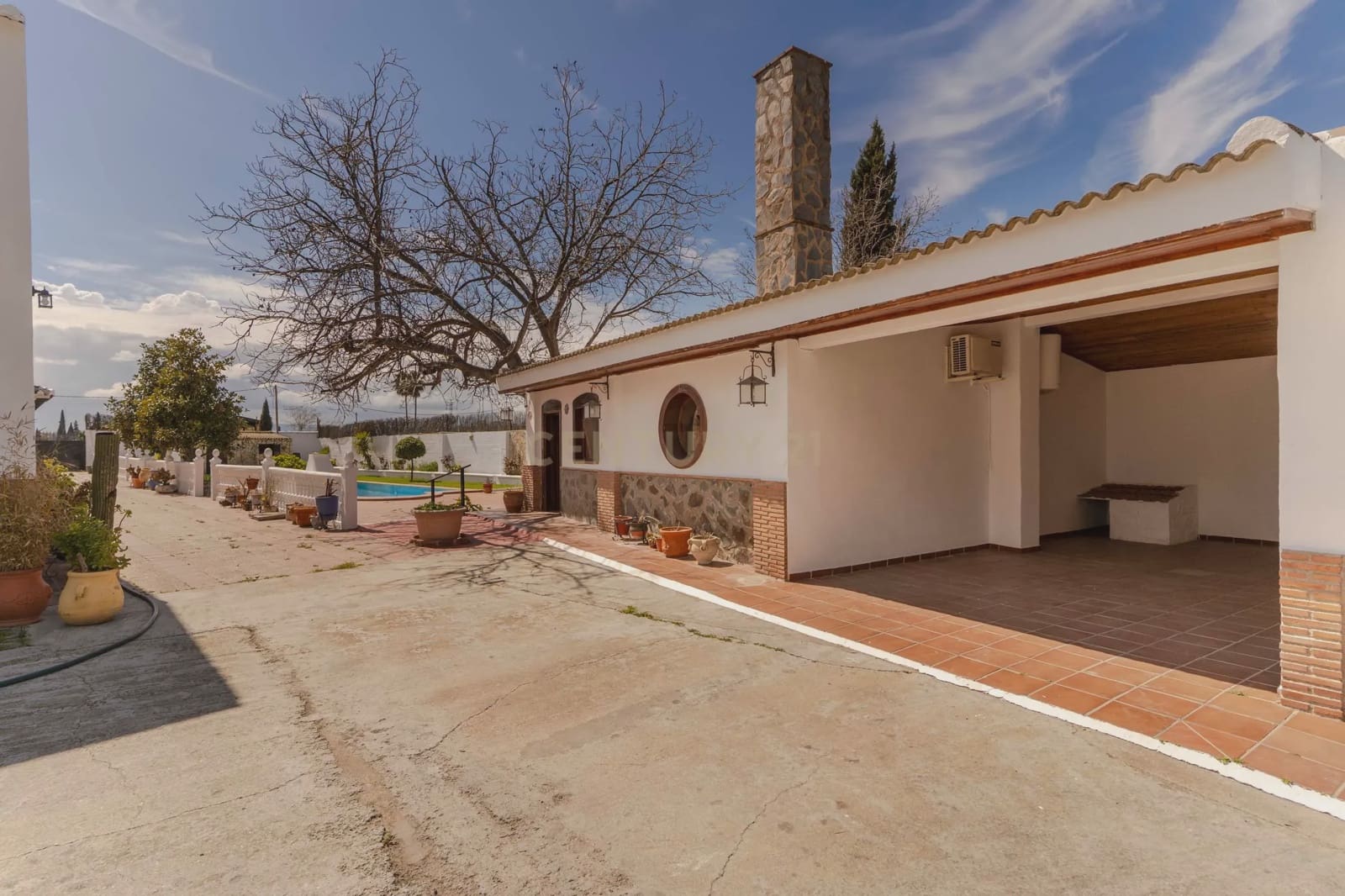 6 soveværelse Finca/Landehus til salg i Granada by med swimmingpool garage - € 830.000 (Ref: 9289712)