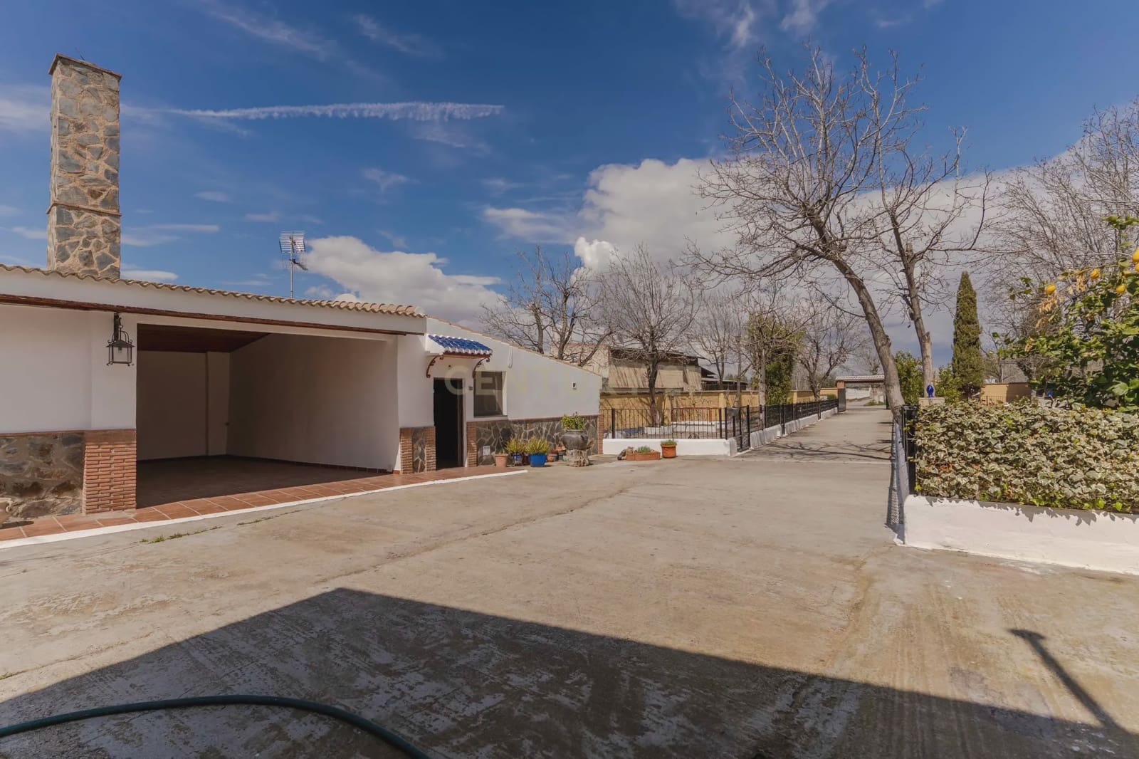 6 soveværelse Finca/Landehus til salg i Granada by med swimmingpool garage - € 830.000 (Ref: 9289712)