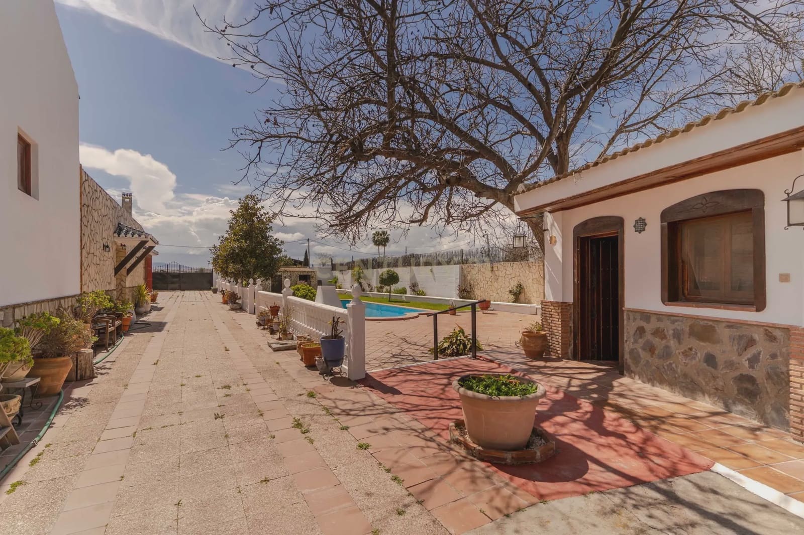 6 soveværelse Finca/Landehus til salg i Granada by med swimmingpool garage - € 830.000 (Ref: 9289712)