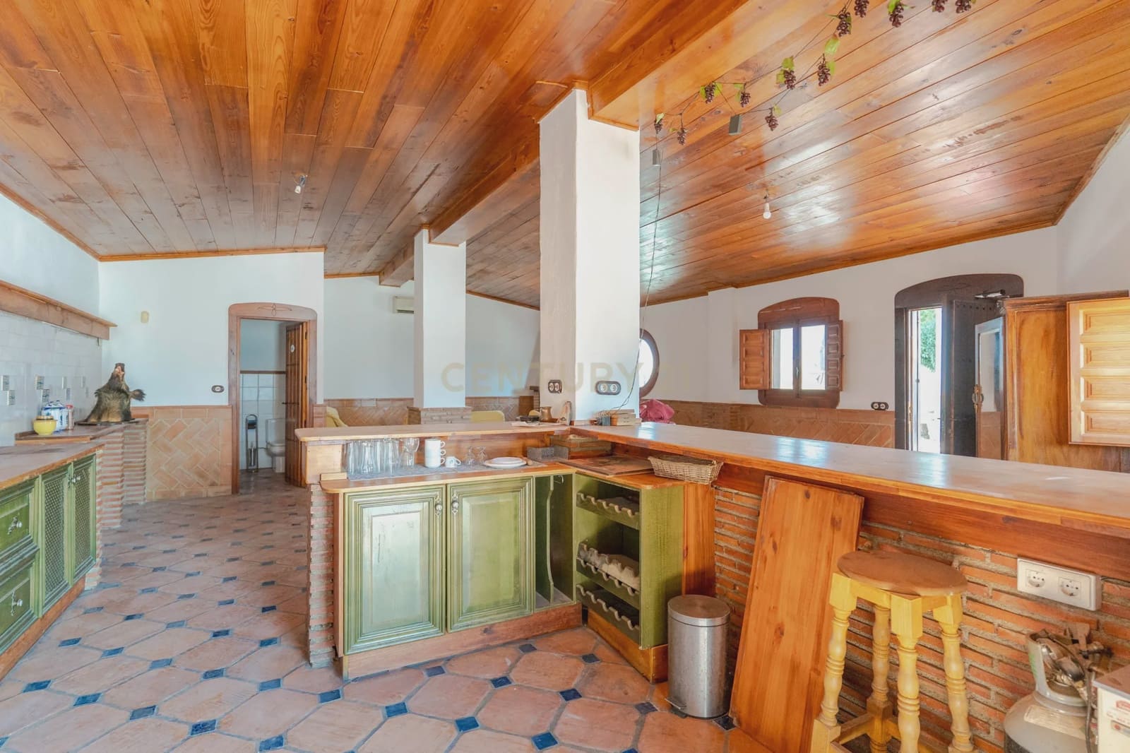 6 soveværelse Finca/Landehus til salg i Granada by med swimmingpool garage - € 830.000 (Ref: 9289712)