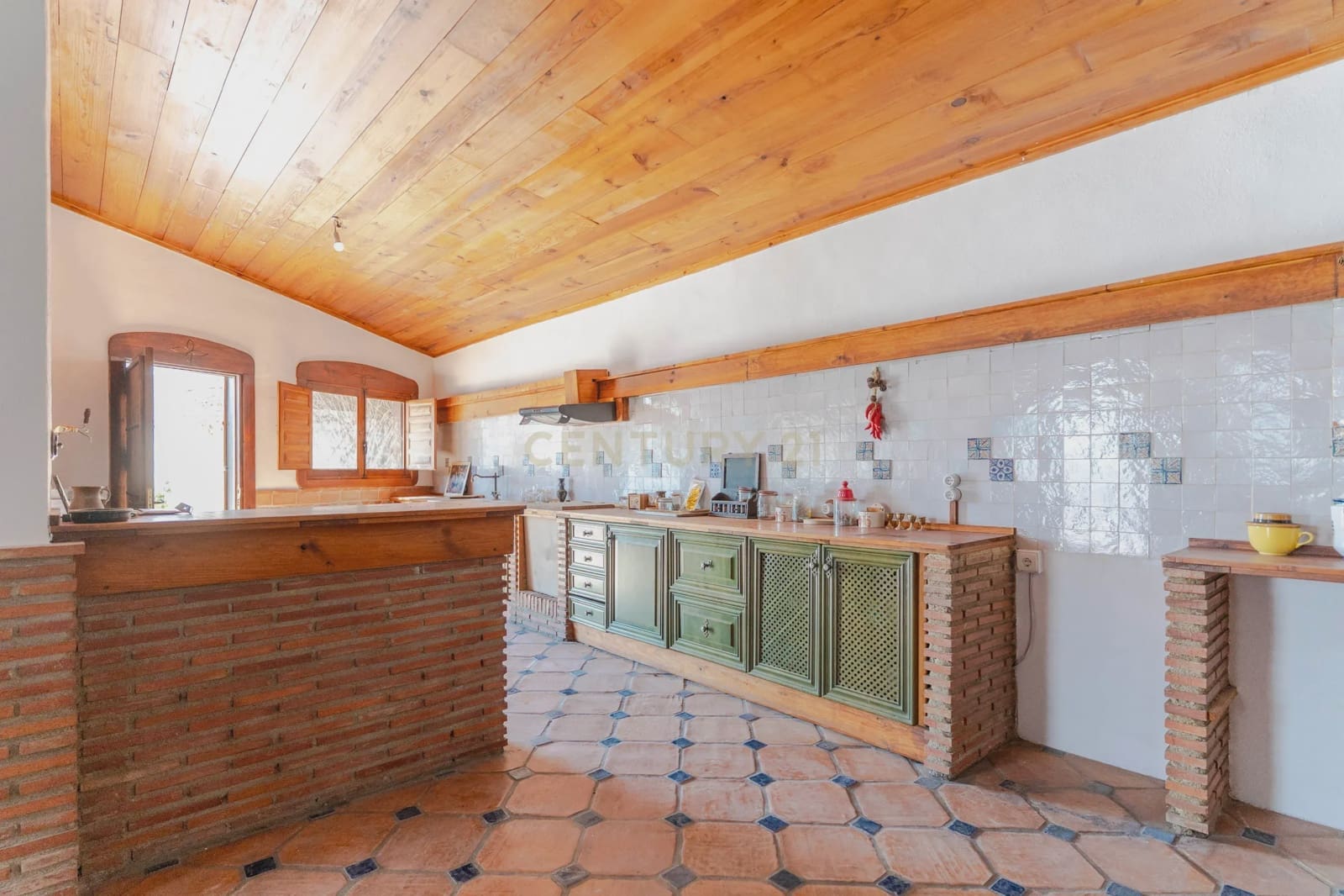 6 soveværelse Finca/Landehus til salg i Granada by med swimmingpool garage - € 830.000 (Ref: 9289712)