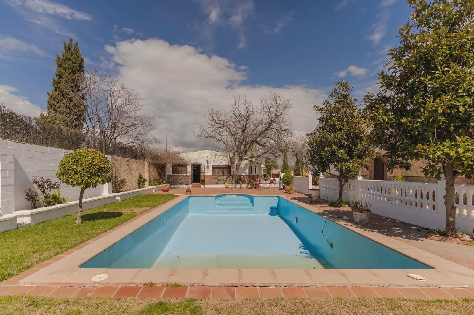 6 soveværelse Finca/Landehus til salg i Granada by med swimmingpool garage - € 830.000 (Ref: 9289712)