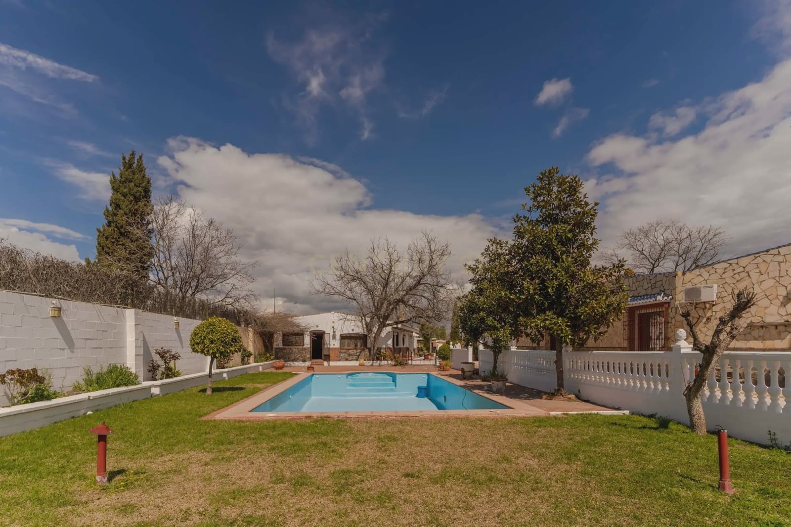 6 soveværelse Finca/Landehus til salg i Granada by med swimmingpool garage - € 830.000 (Ref: 9289712)