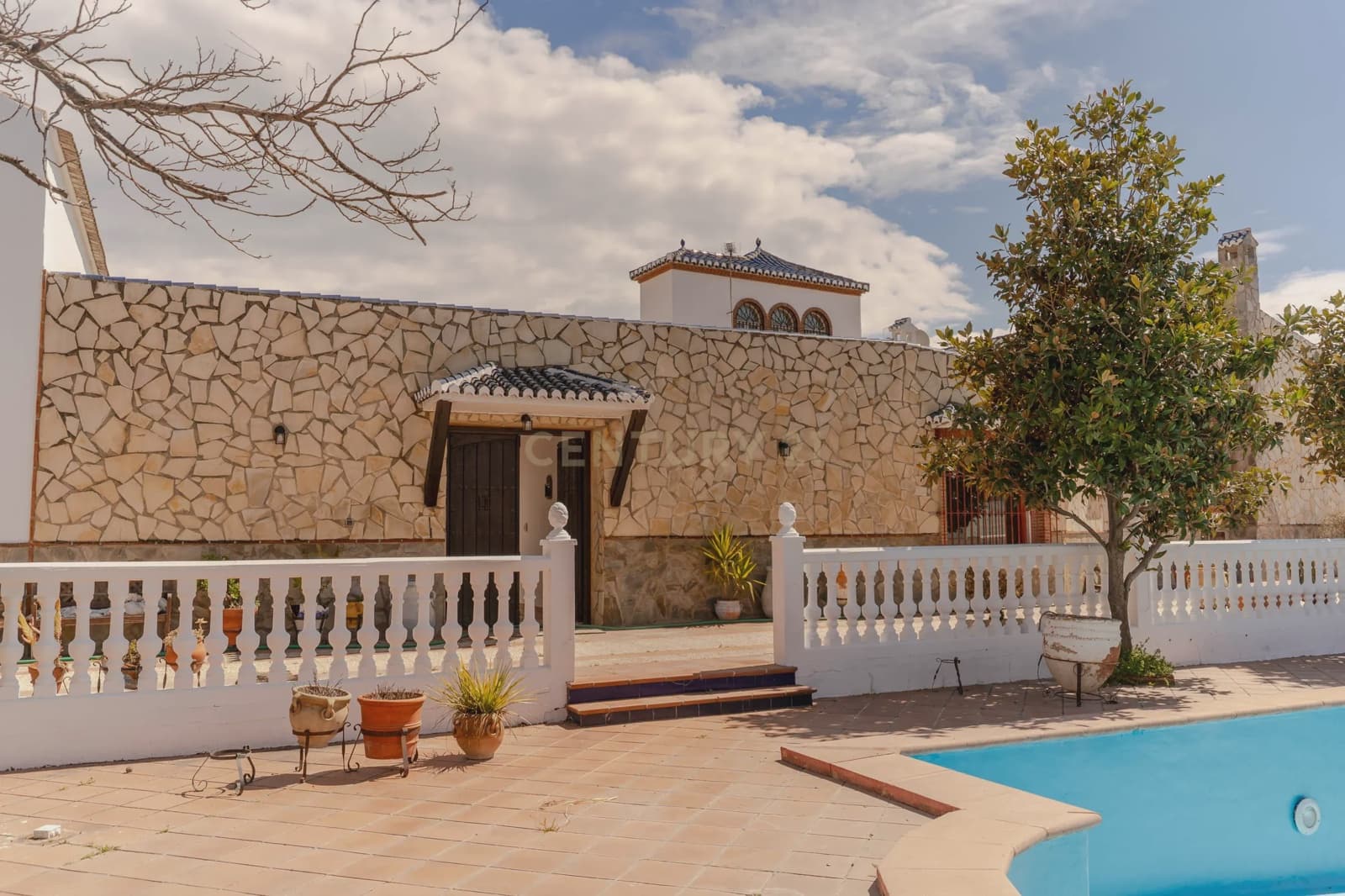6 soveværelse Finca/Landehus til salg i Granada by med swimmingpool garage - € 830.000 (Ref: 9289712)