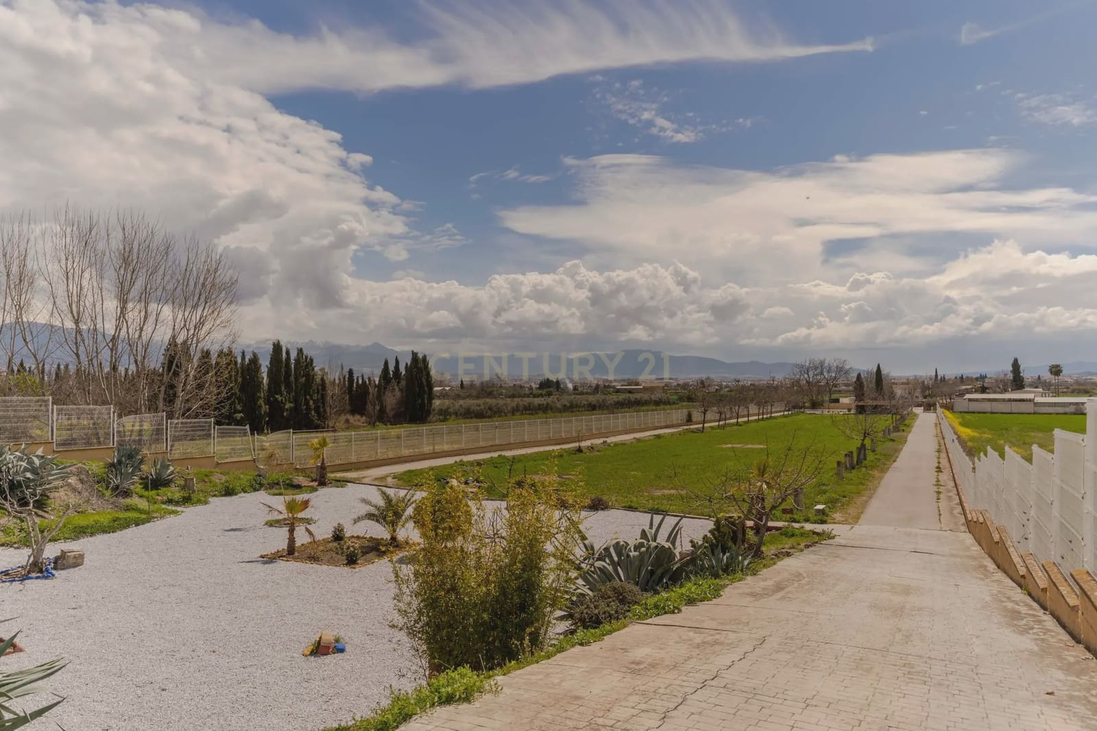 6 soveværelse Finca/Landehus til salg i Granada by med swimmingpool garage - € 830.000 (Ref: 9289712)