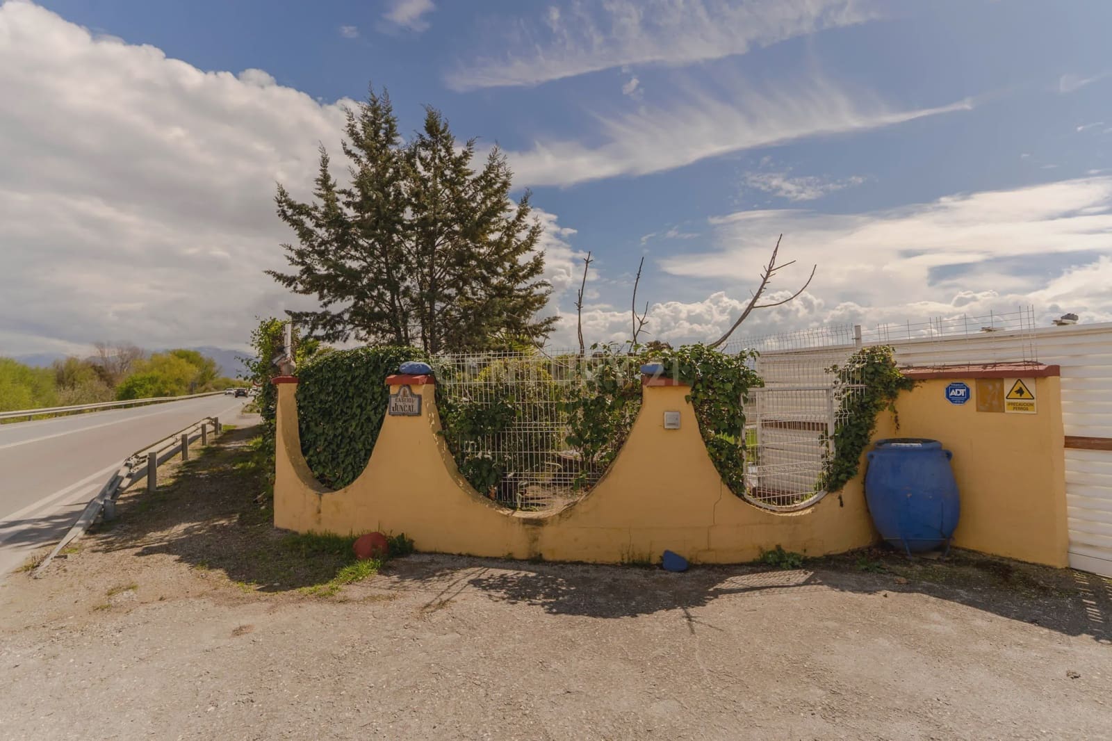 6 soveværelse Finca/Landehus til salg i Granada by med swimmingpool garage - € 830.000 (Ref: 9289712)