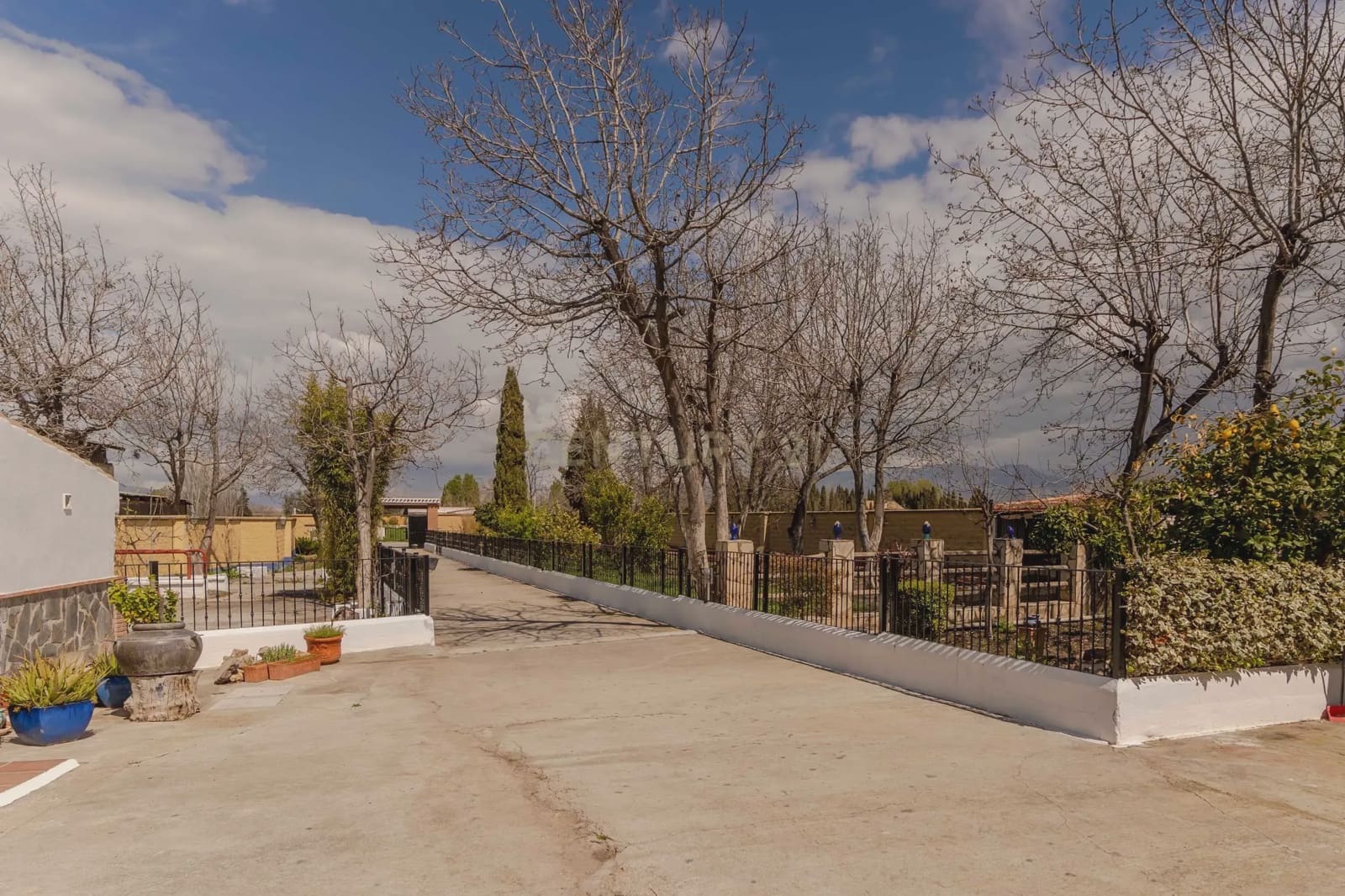 6 soveværelse Finca/Landehus til salg i Granada by med swimmingpool garage - € 830.000 (Ref: 9289712)
