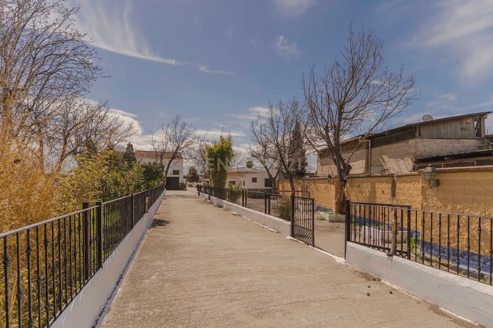 6 soveværelse Finca/Landehus til salg i Granada by med swimmingpool garage - € 830.000 (Ref: 9289712)