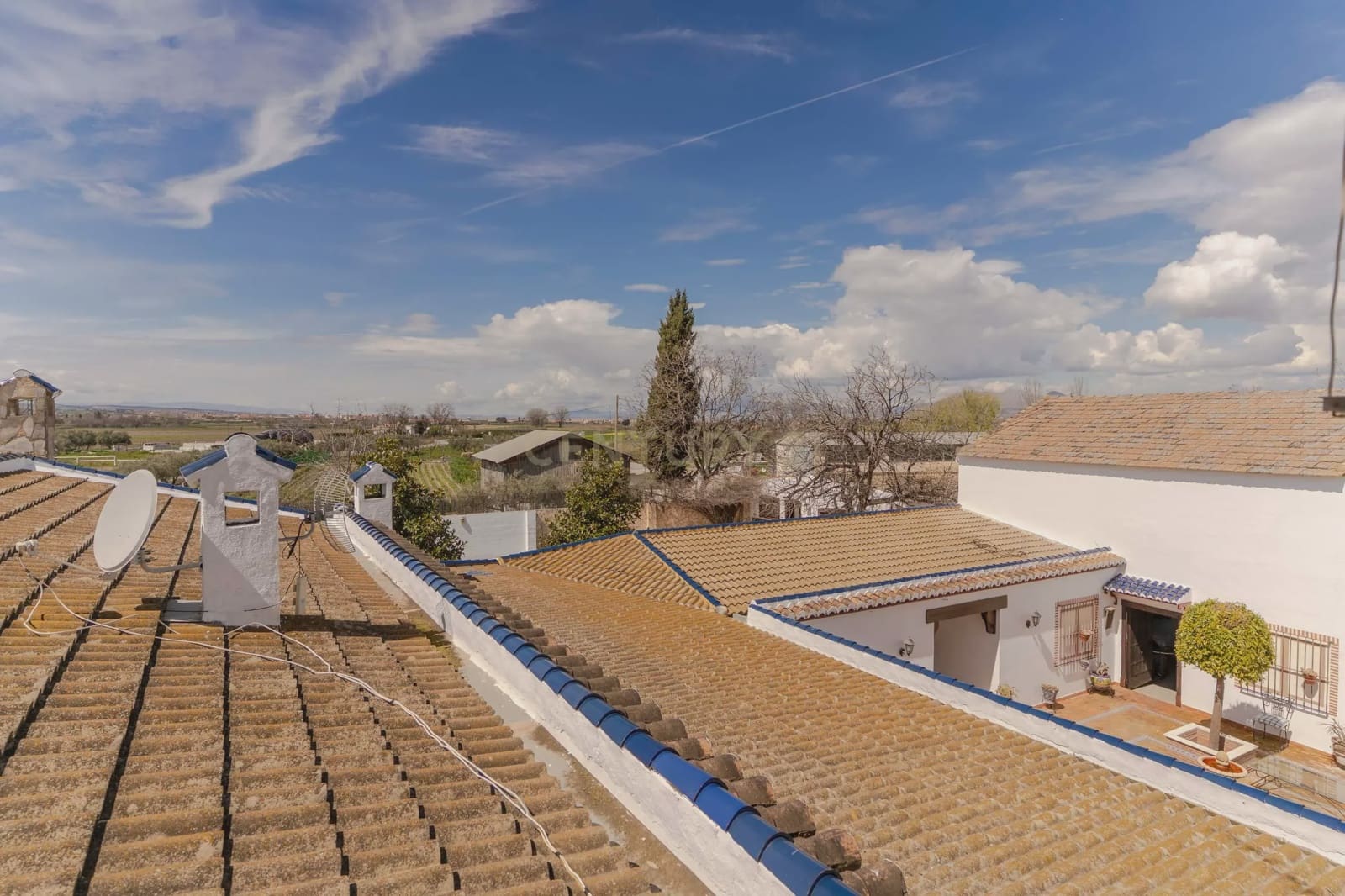 6 soveværelse Finca/Landehus til salg i Granada by med swimmingpool garage - € 830.000 (Ref: 9289712)