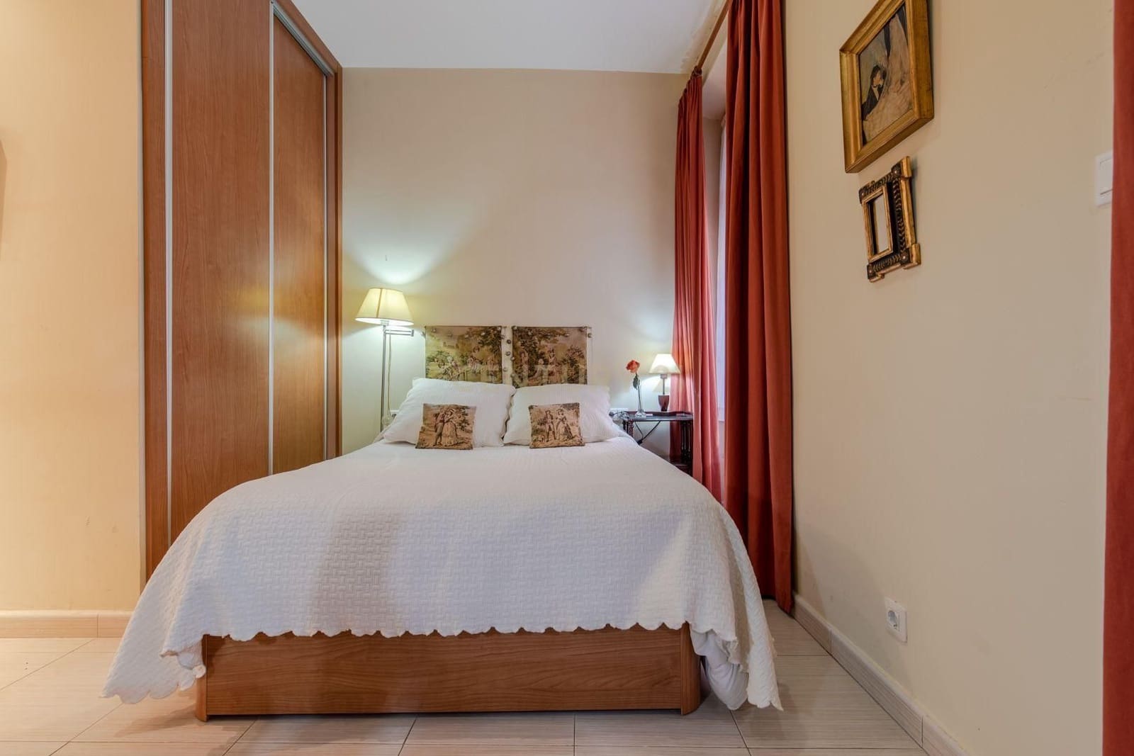 Komercyjne na sprzedaż w Miasto Grenada - 1 300 000 € (Ref: 9289717)