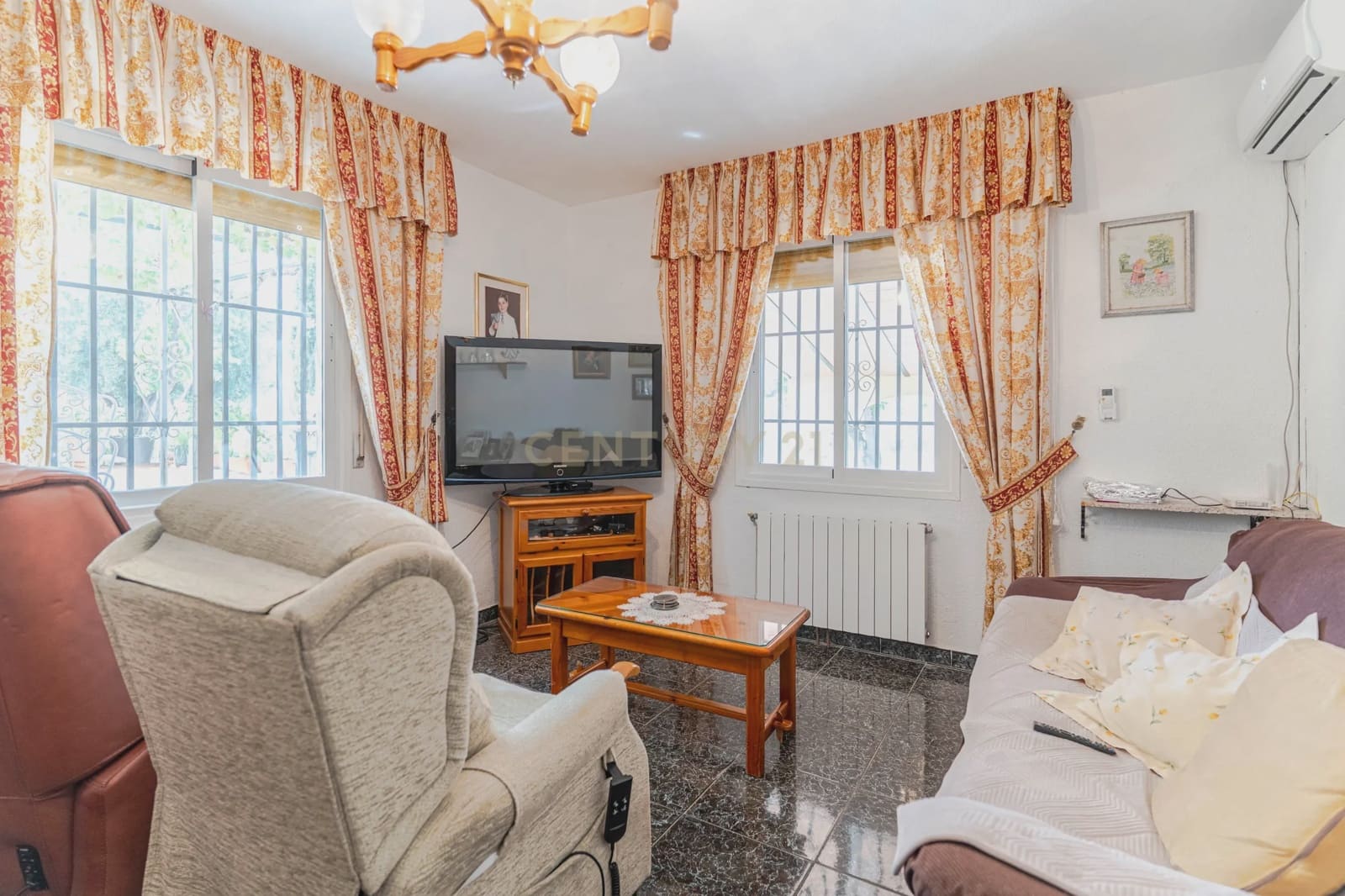 7 bedroom Finca/Country House for sale in Moraleda de Zafayona with pool garage - € 320,000 (Ref: 9289721)