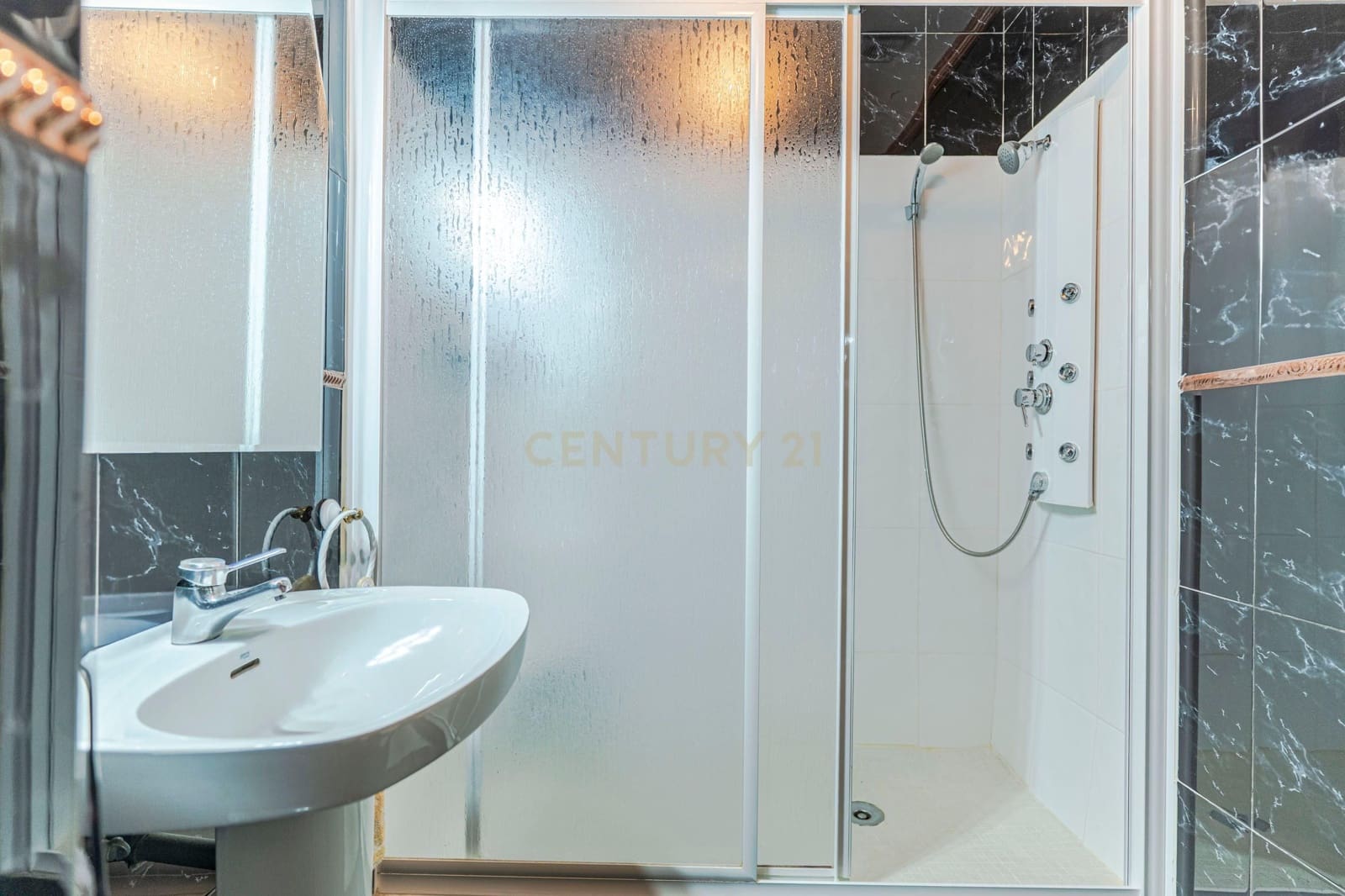 7 bedroom Finca/Country House for sale in Moraleda de Zafayona with pool garage - € 320,000 (Ref: 9289721)