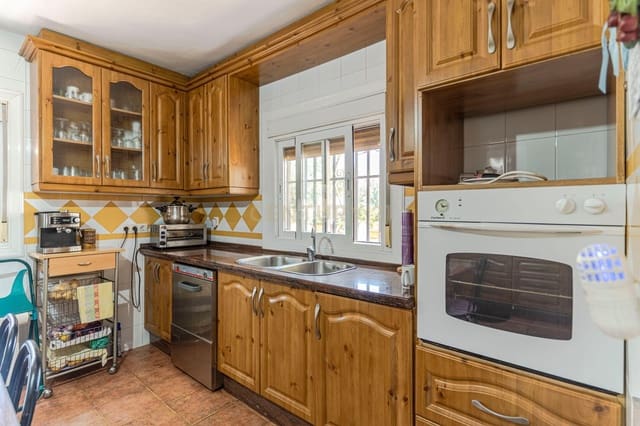 7 soveværelse Finca/Landehus til salg i Moraleda de Zafayona med swimmingpool garage - € 320.000 (Ref: 9289721)