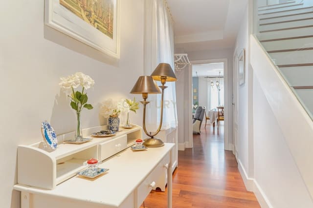 2 soveværelse Lejlighed til salg i Centro - Sagrario, Granada by - € 330.000 (Ref: 9289723)