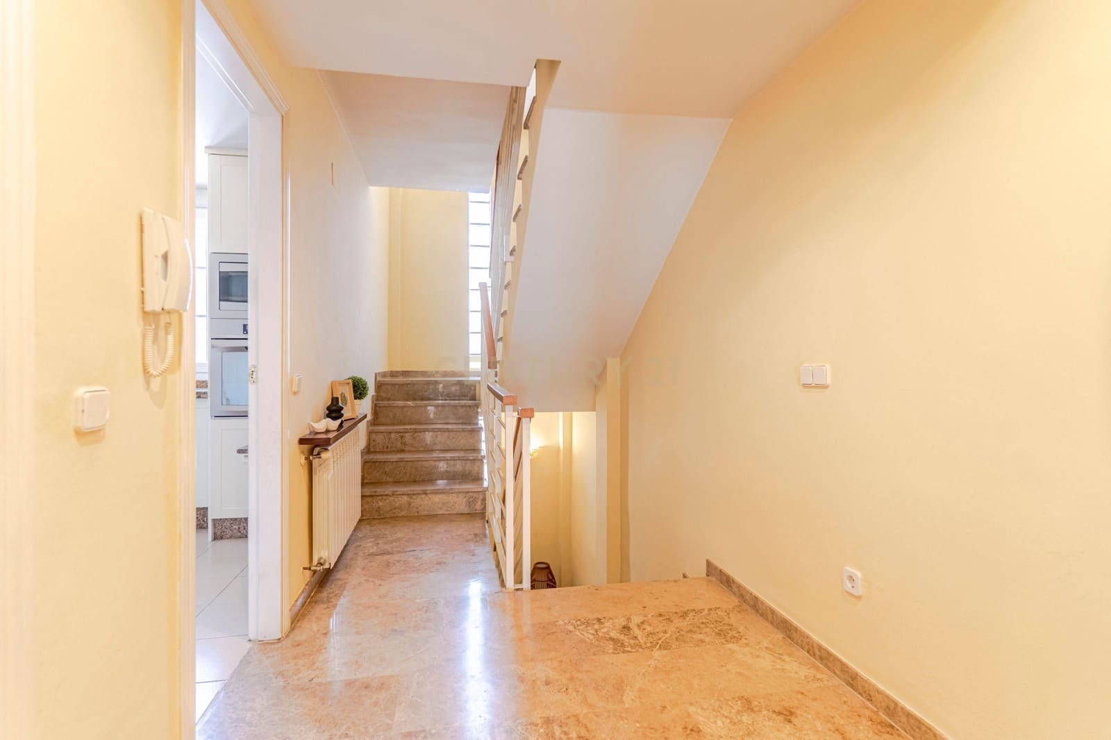 4 makuuhuone Omakotitalo myytävänä paikassa Armilla - 330 000 € (Ref: 9289724)