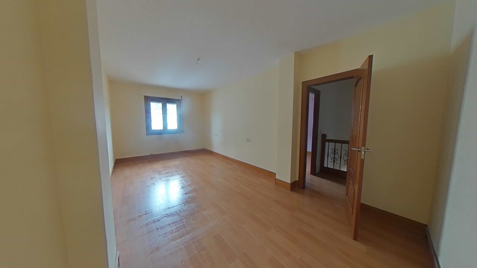 Piso de 3 habitaciones en Illora en venta con garaje - 120.000 € (Ref: 9289725)
