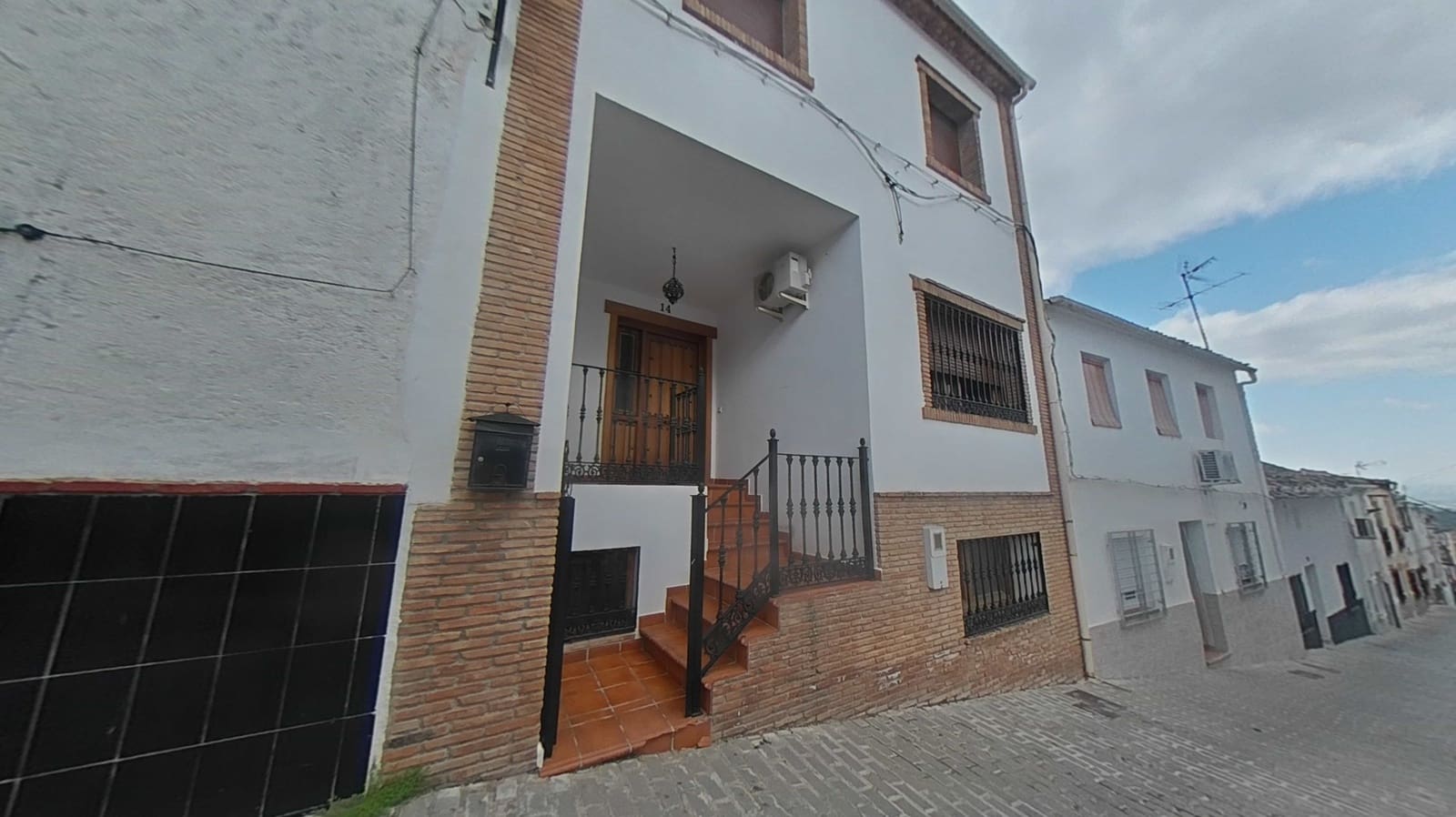 Piso de 3 habitaciones en Illora en venta con garaje - 120.000 € (Ref: 9289725)