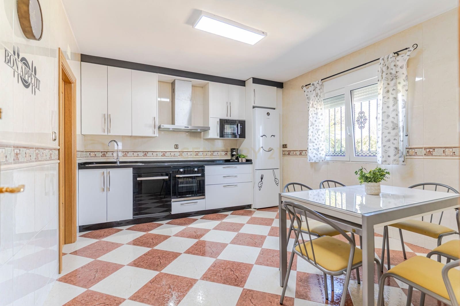 8 bedroom Villa for sale in Las Gabias with pool - € 690,000 (Ref: 9289727)