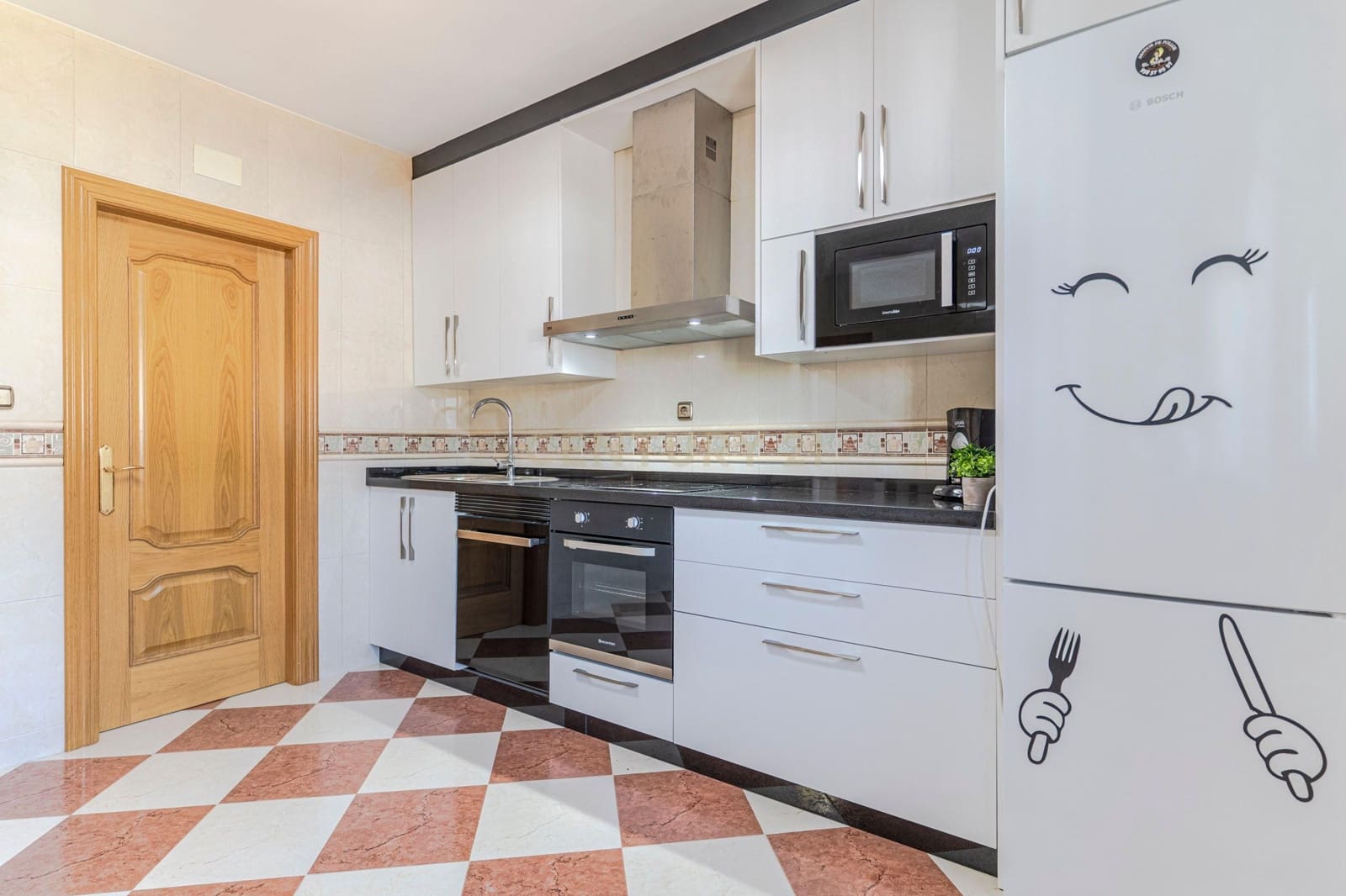 8 bedroom Villa for sale in Las Gabias with pool - € 690,000 (Ref: 9289727)